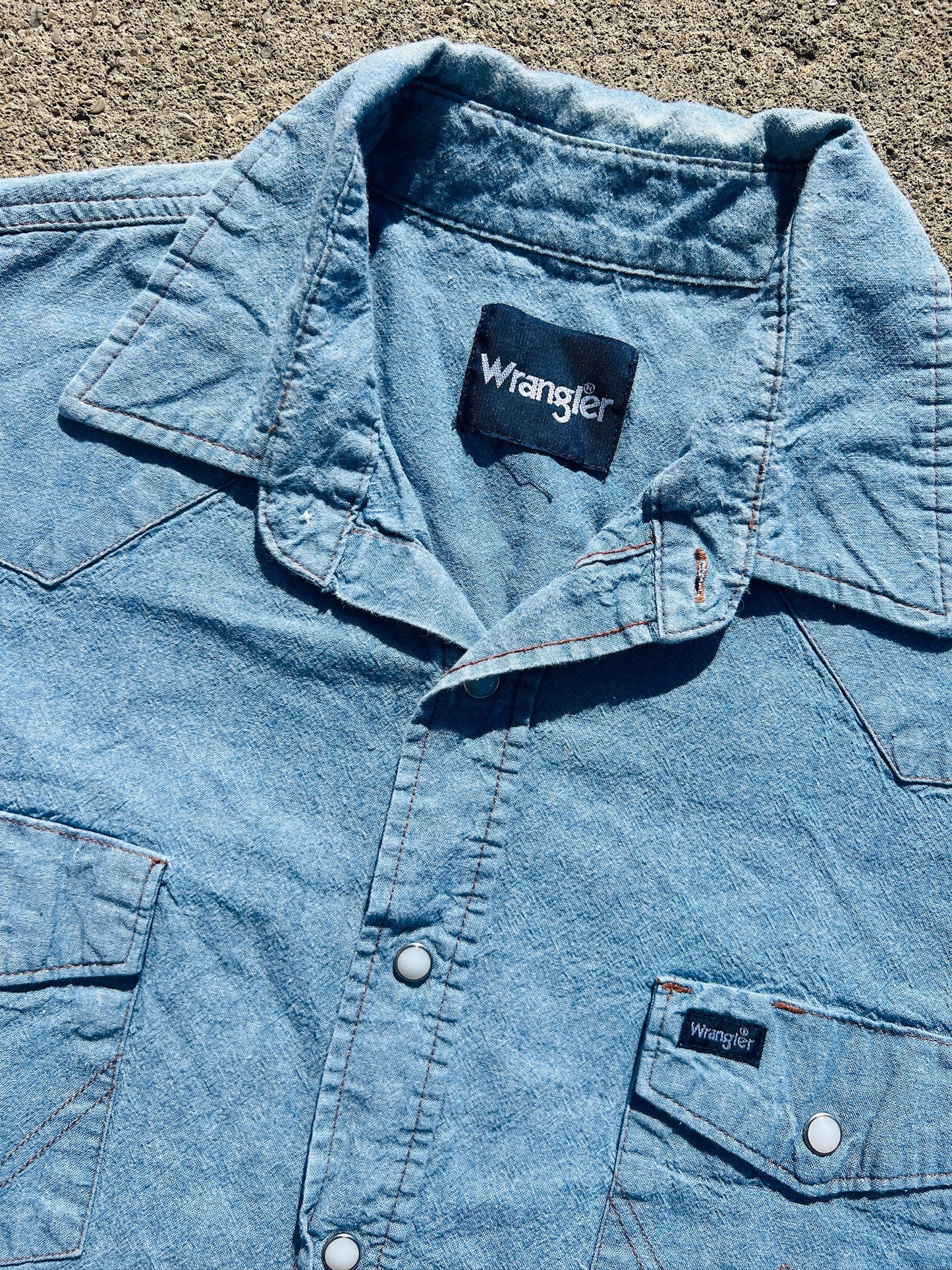 Vintage 1980s Wrangler Light Wash Denim Pearl Snap Western Shirt | XL