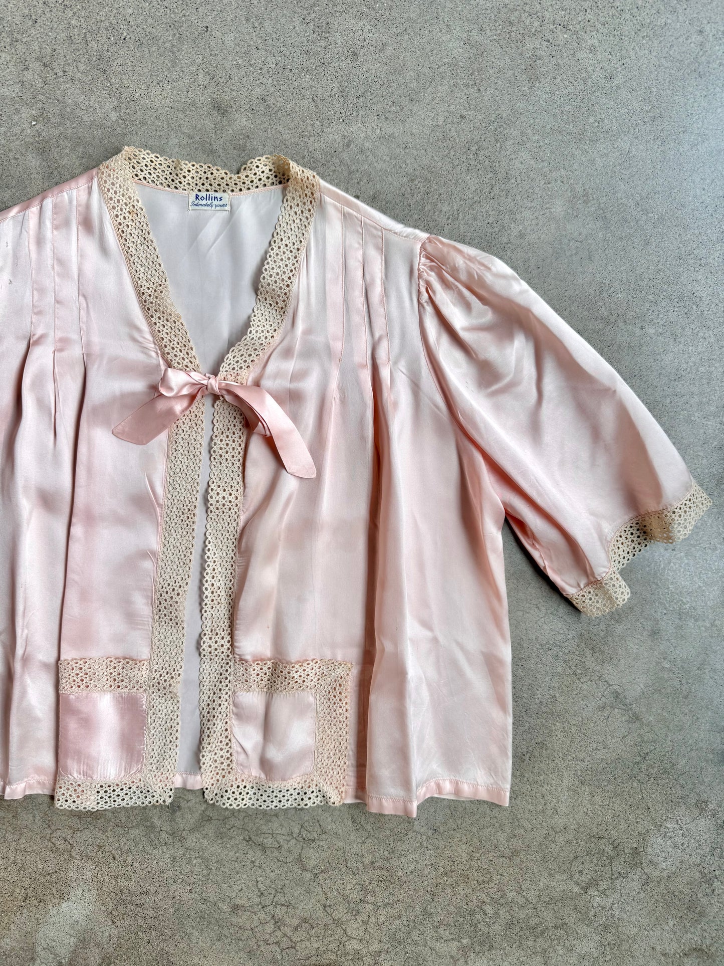 Vintage 1930s Rollins Pale Pink Satin Lace Trim Bed Jacket | Medium