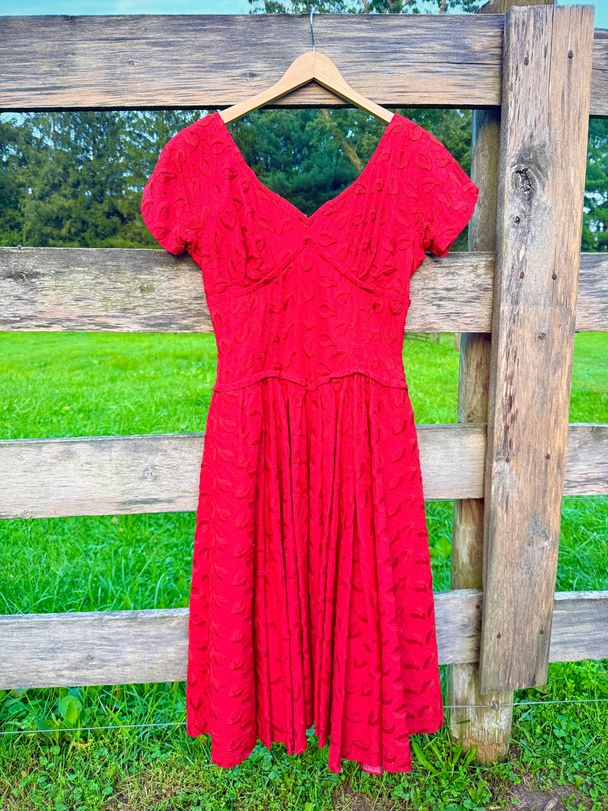 Vintage 1950s Red Leaf Embroidered Short Sleeve Swing Dress | Small