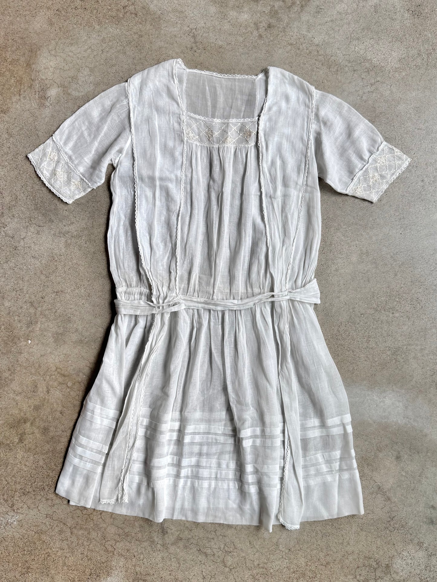 Antique 1900s Edwardian White Voile Embroidered Chore Dress | Small