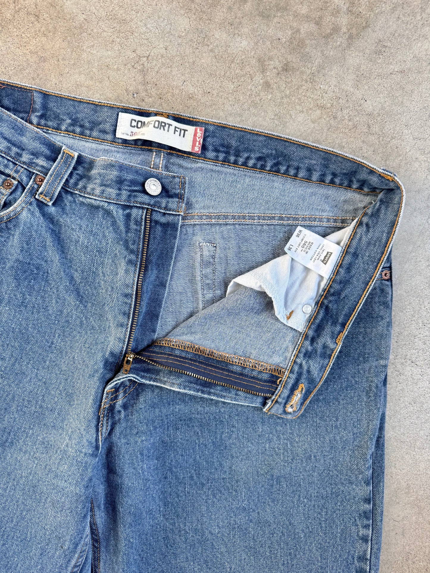 Levi's 560 Comfort Fit Medium Wash Jeans | 36x36
