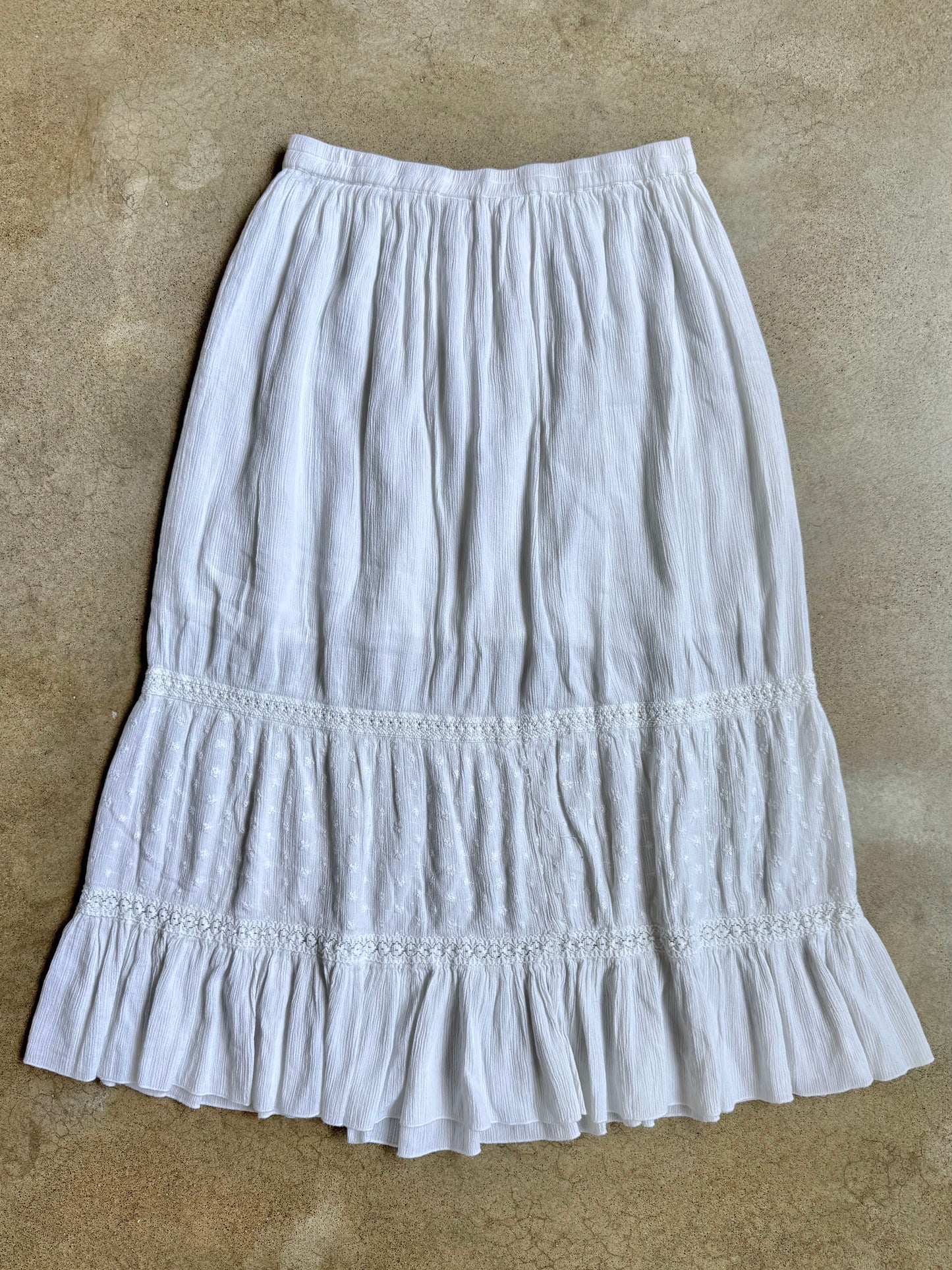 2000s White Floral Embroidered Tiered Maxi Skirt | Medium