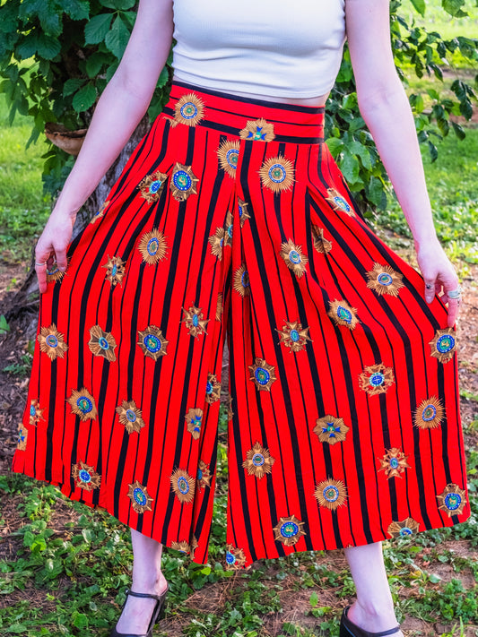 Vintage 1980s Red & Gold Heraldic Pattern Cropped Palazzo Pants | Medium