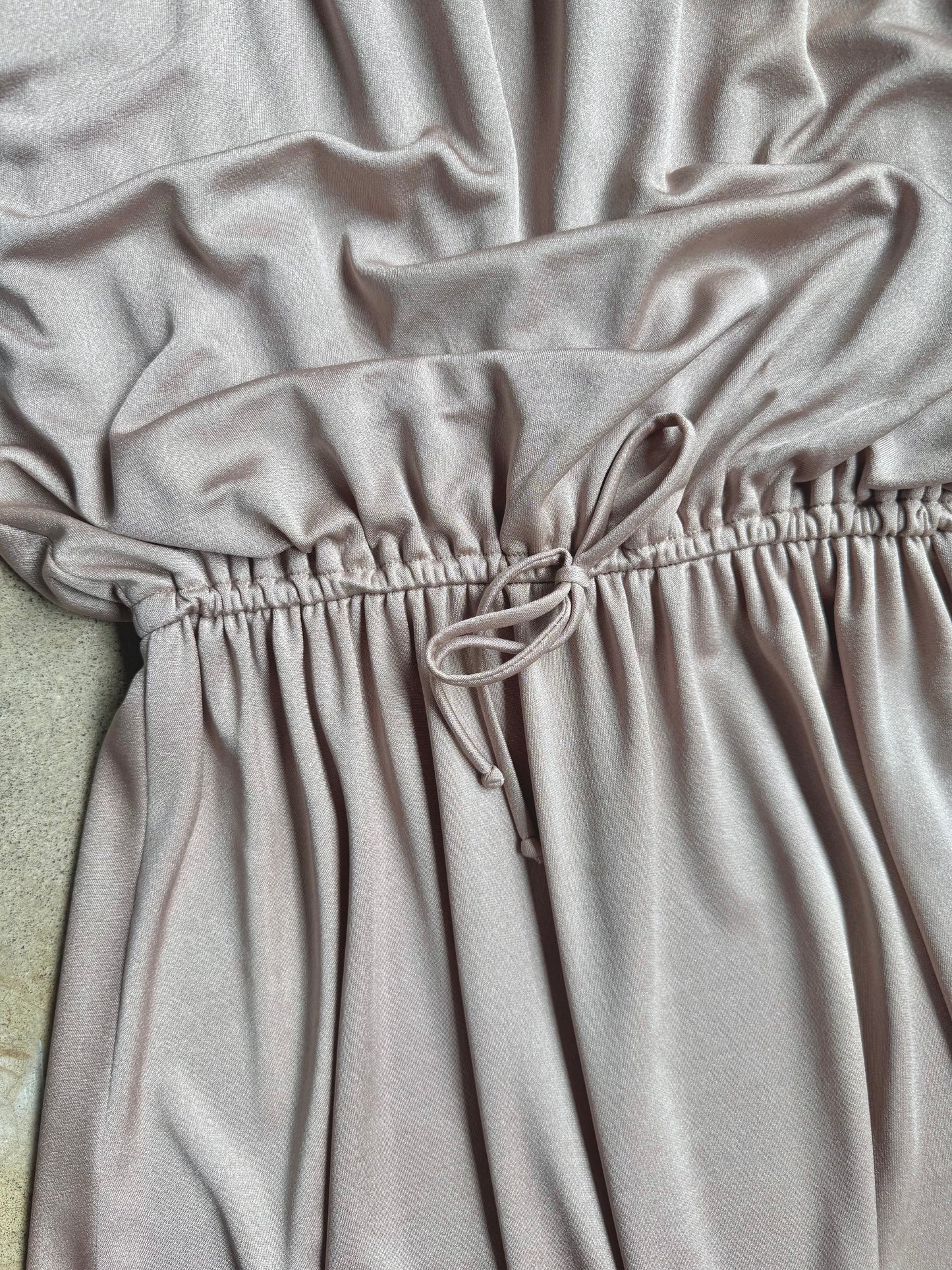 Vintage 1980s Taupe Cinch-Waist Flutter Sleeve Dress | S/M