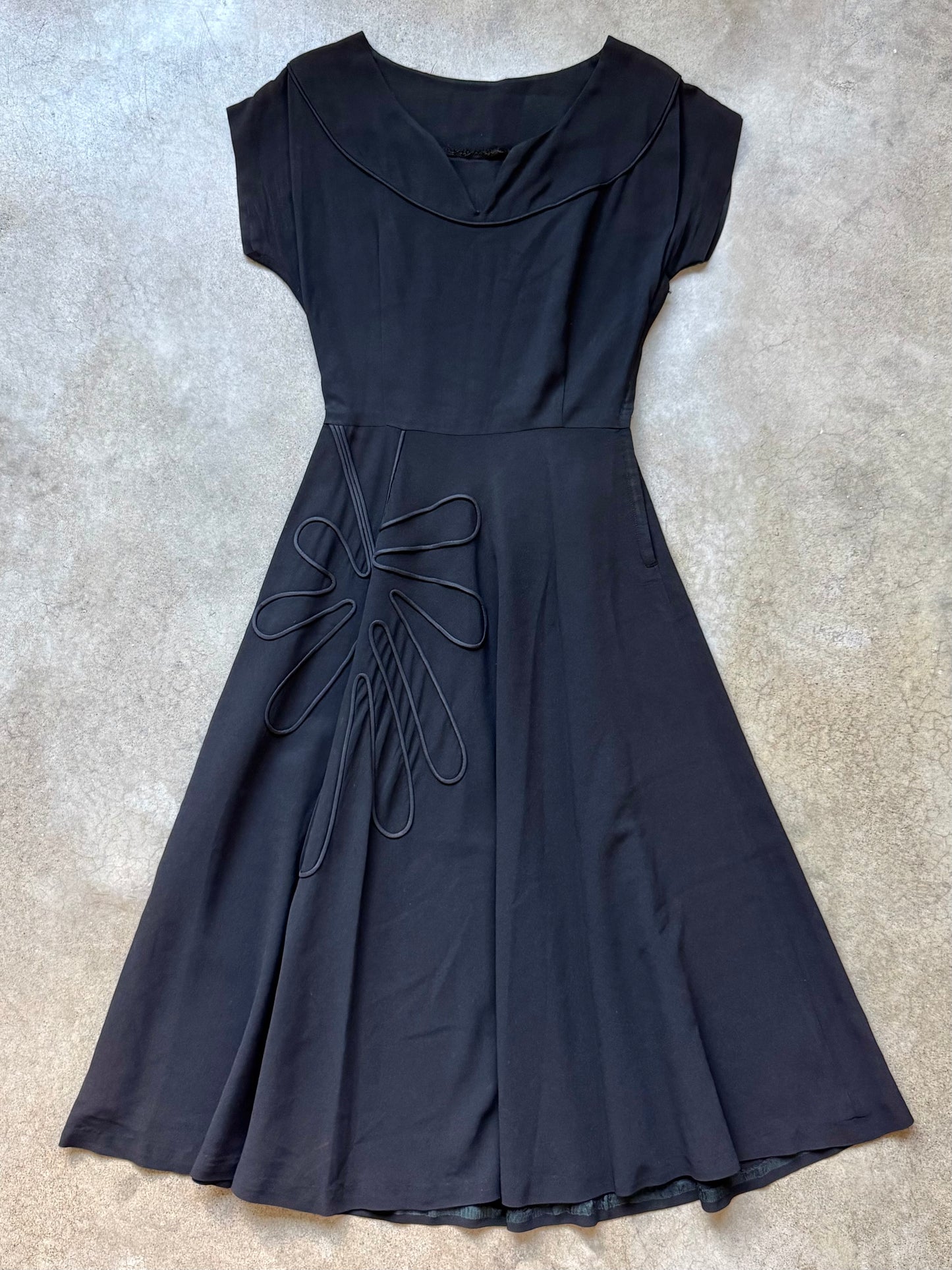 Vintage 1950s Black Piped Floral Appliqué Cap Sleeve Swing Dress | XS/S
