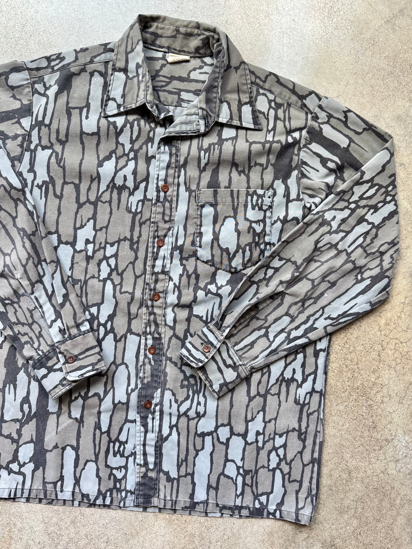 Vintage 1980s Trebark Camo Button-Up Hunting Shirt | Large