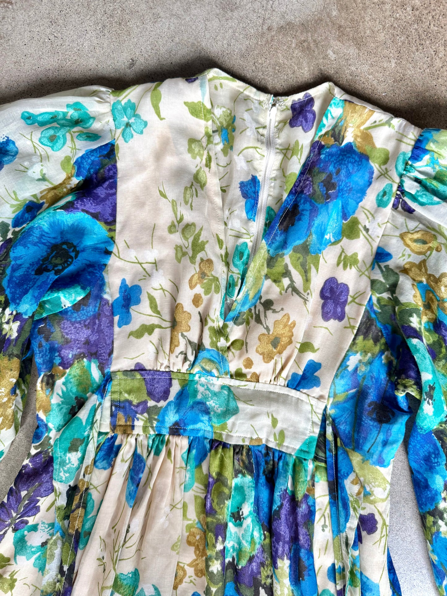 Vintage 1970s Cool-Tone Floral Print Angel Sleeve V-Neck Maxi Dress | S/M