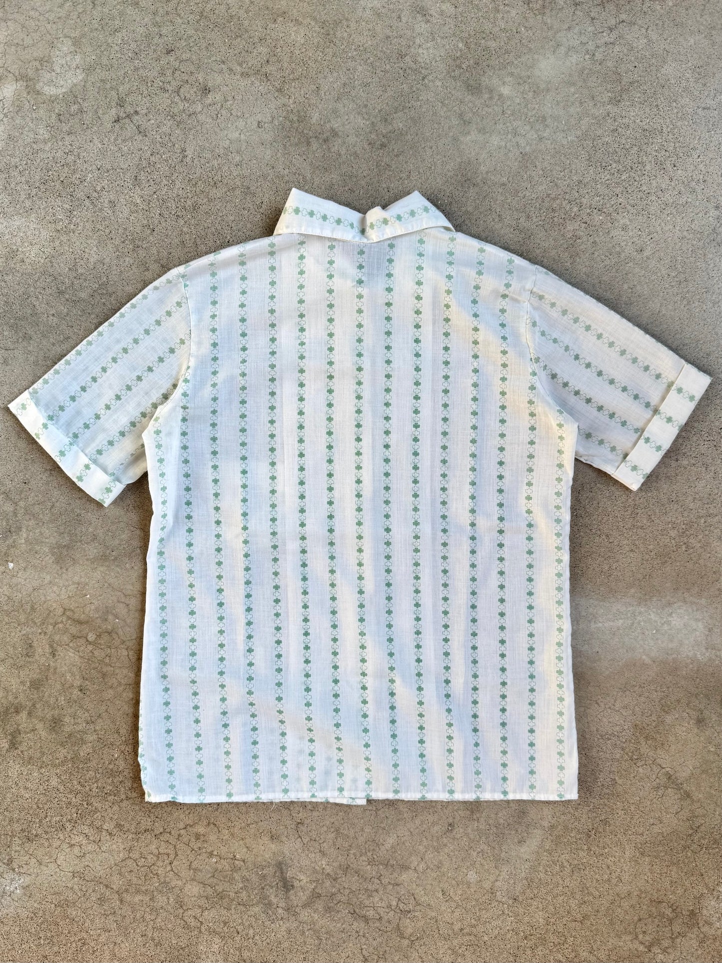 Vintage 1970s Girl Scout White & Green Trefoil Pattern Short Sleeve Shirt | XS