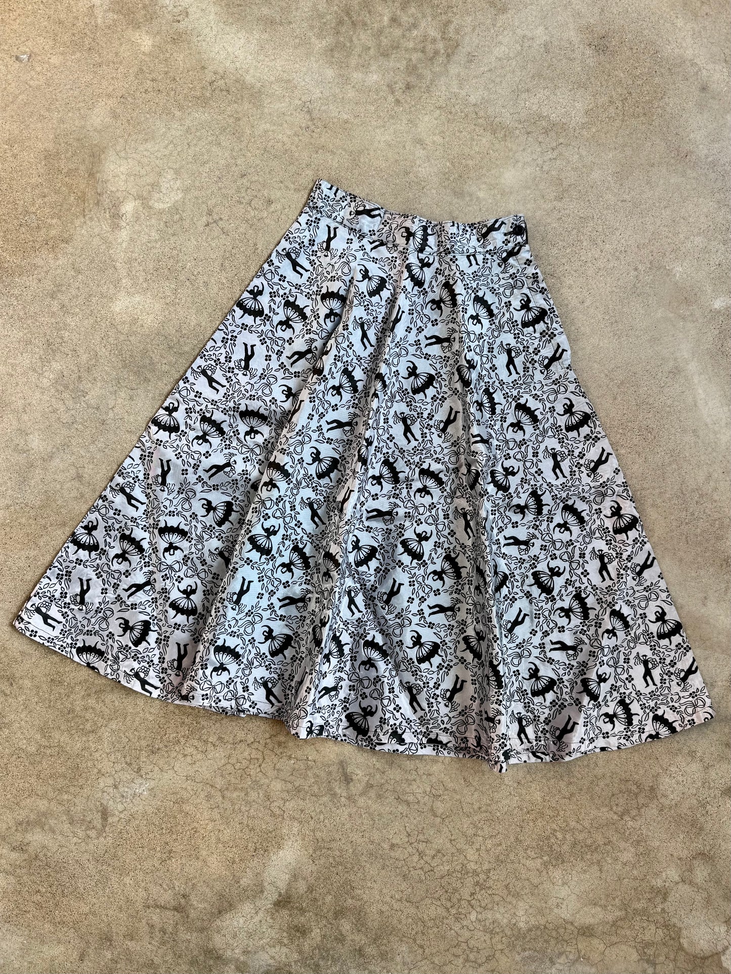 Vintage 1950s Handmade Flamenco Dancer Pattern Half Circle Skirt | Waist 25”