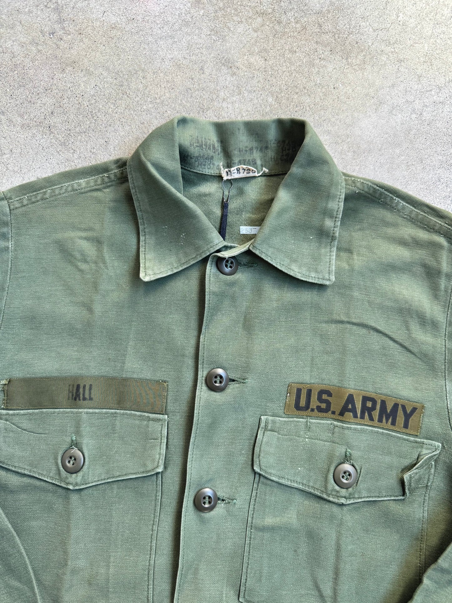Vintage 1960s Military Issue U.S. Army Cotton Button-Up Shirt | Small