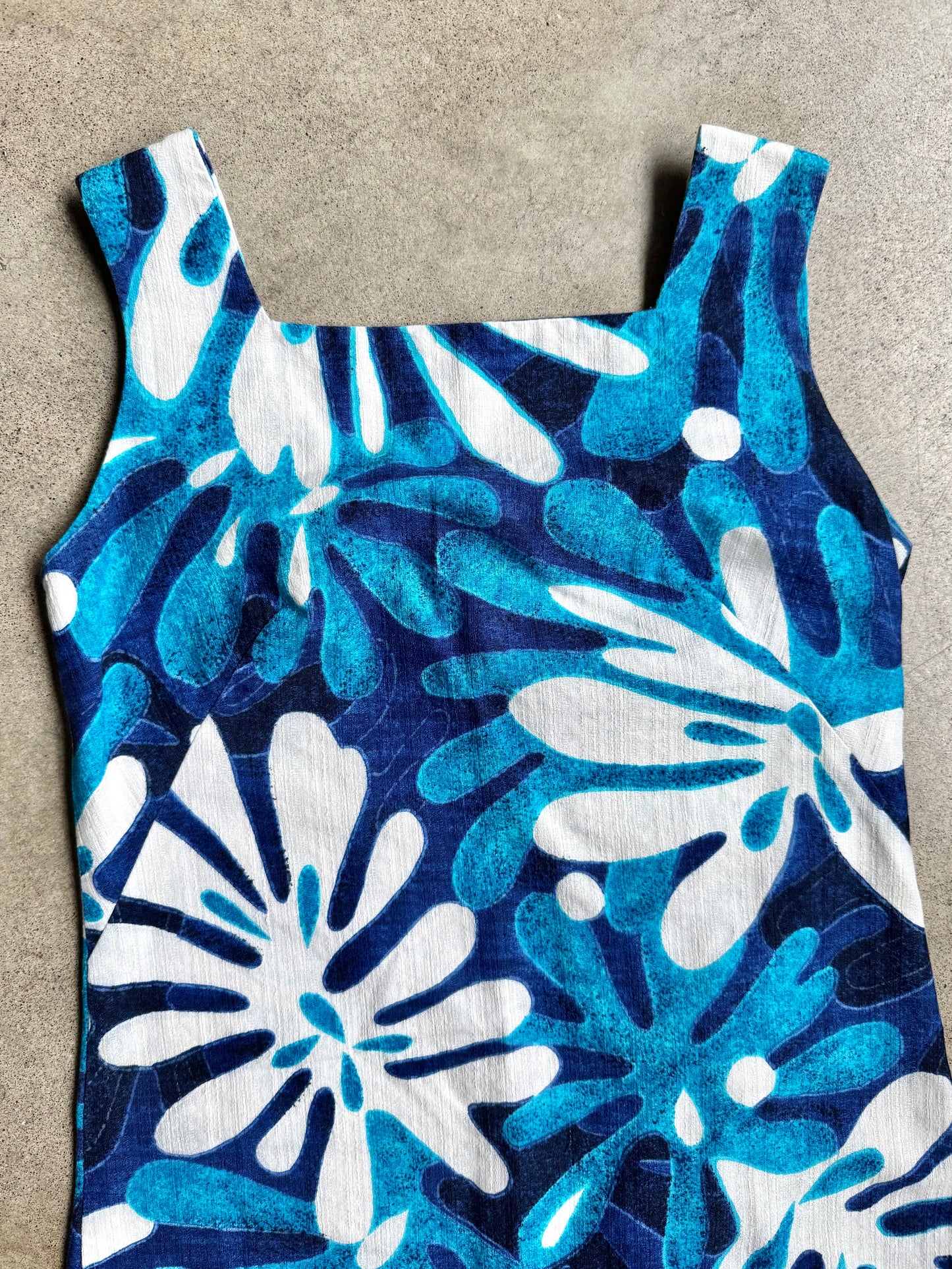 Vintage 1960s Malihini Hawaiian Blue & White Barkcloth Dress | Small