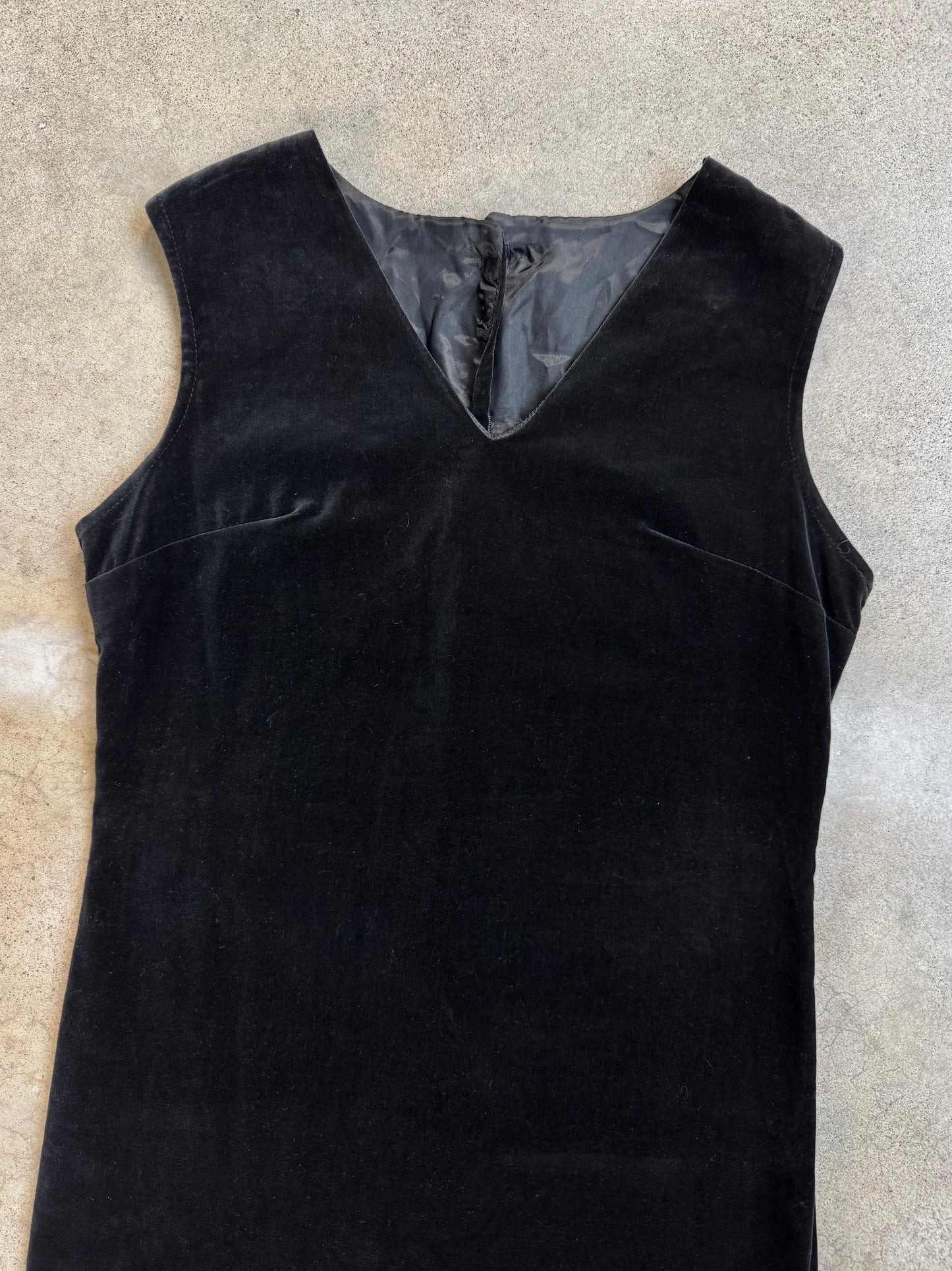 Vintage 1960s Black Velvet V-Neck Sleeveless Dress | S/M