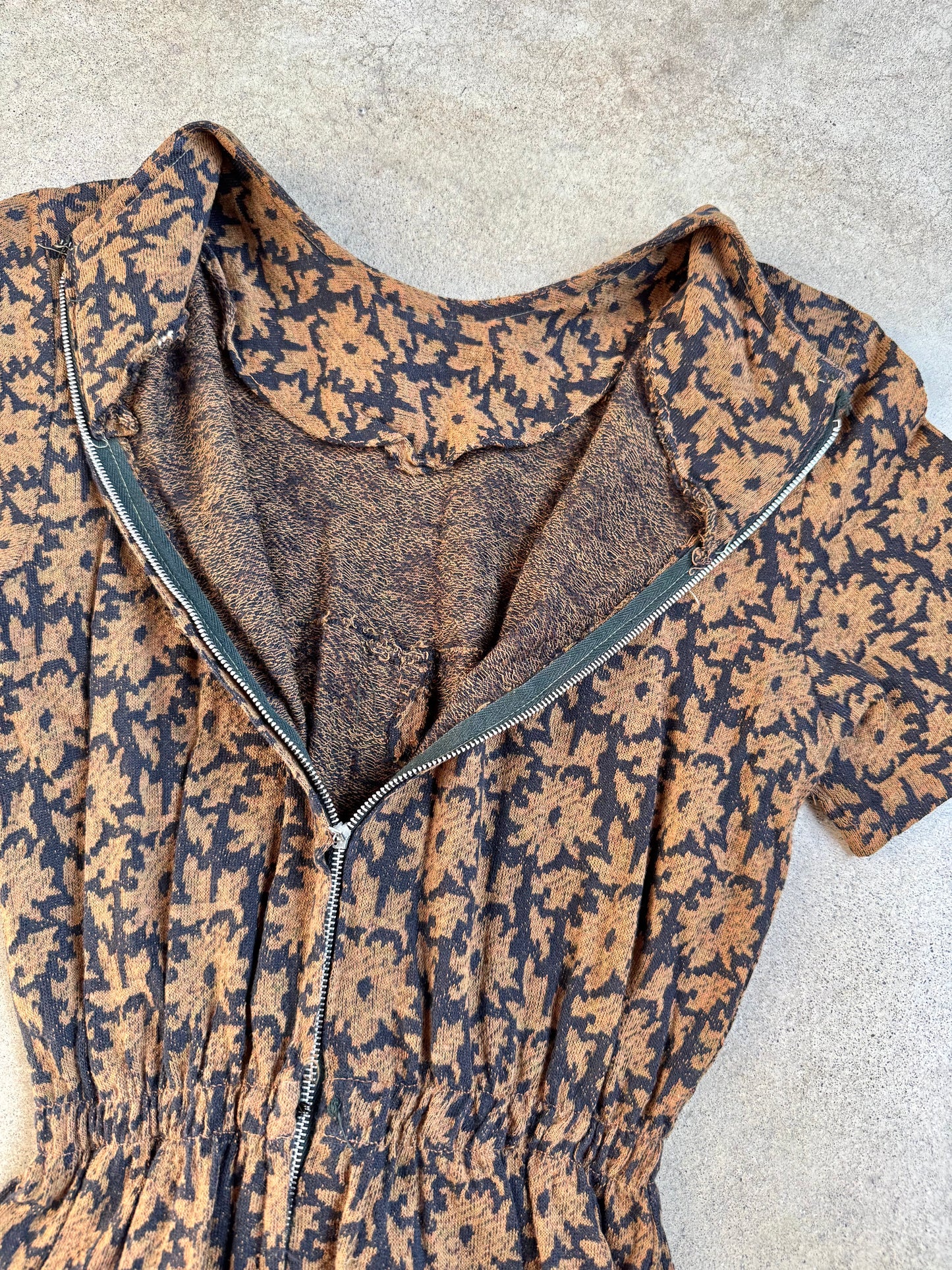 Vintage 1940s Black & Brown Floral Pattern Short Sleeve Tie-Waist Dress | XS