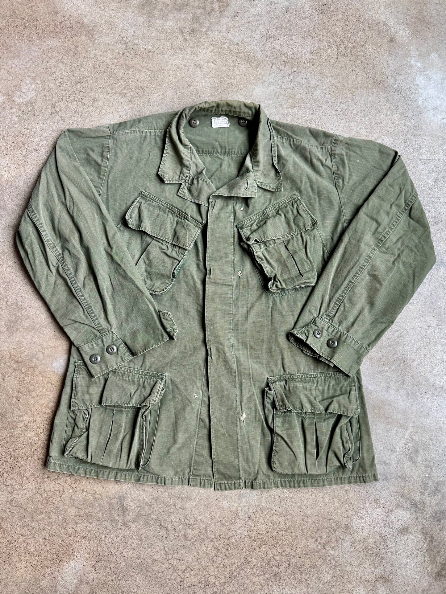 Vintage 1960s Military Issue Ripstop Cotton Jungle Fatigue Jacket | Medium