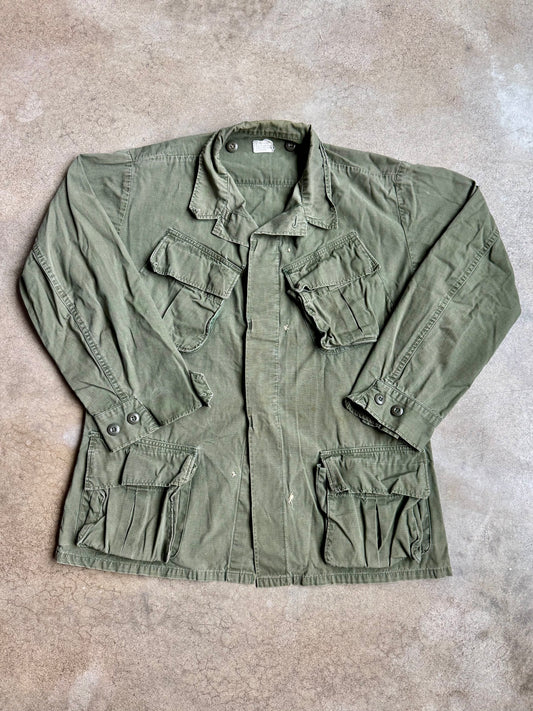 Vintage 1960s Military Issue Ripstop Cotton Jungle Fatigue Jacket | Medium