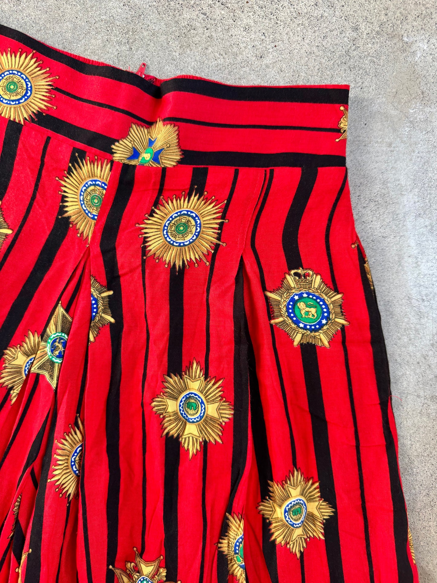 Vintage 1980s Red & Gold Heraldic Pattern Cropped Palazzo Pants | Medium