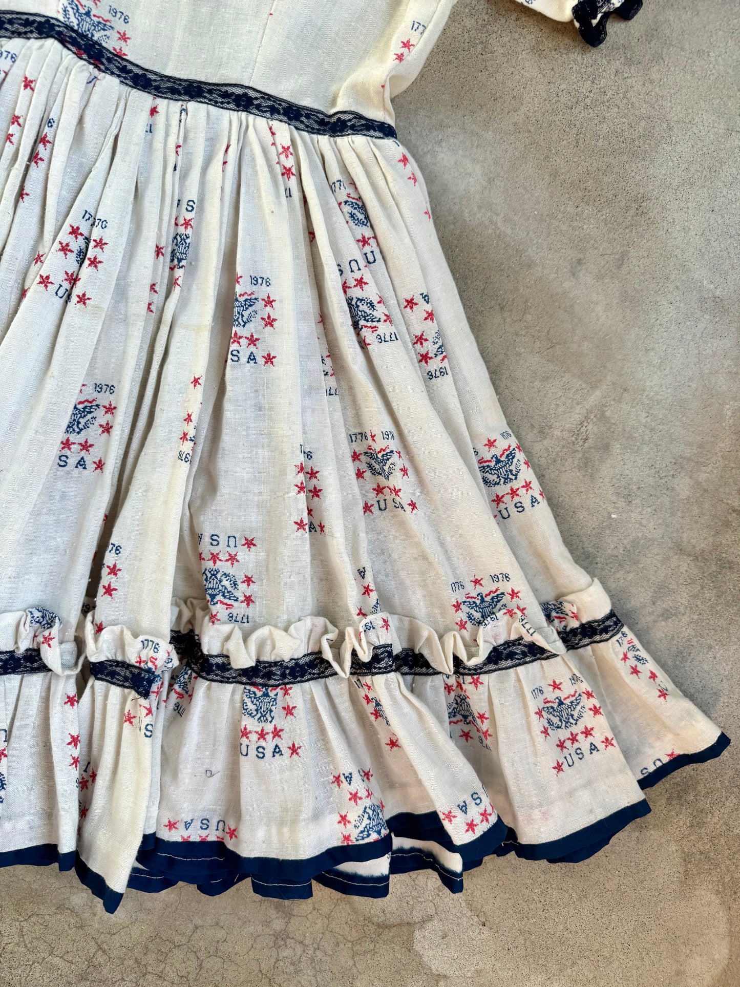 Vintage 1970s USA Bicentennial Pattern Short Sleeve Prairie Dress | Small