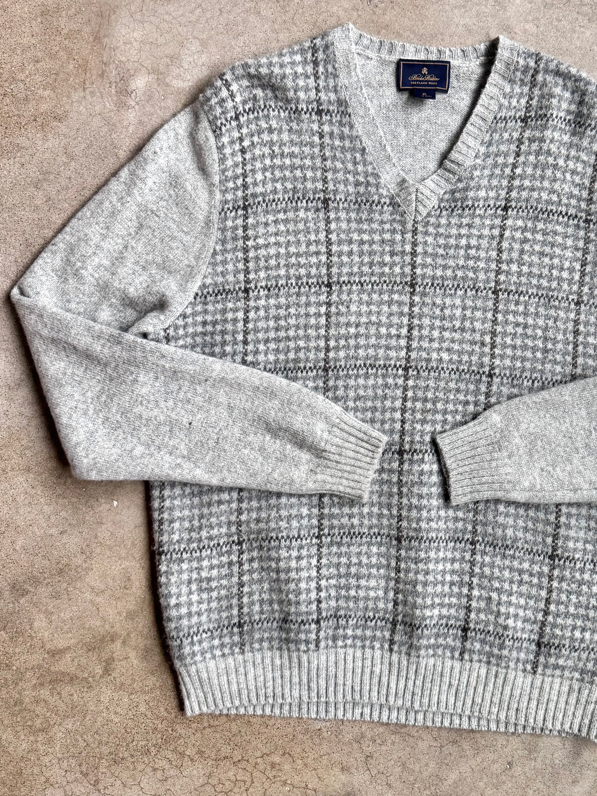Vintage 1990s Brooks Brothers Houndstooth Plaid Shetland Wool V-Neck Sweater | XL