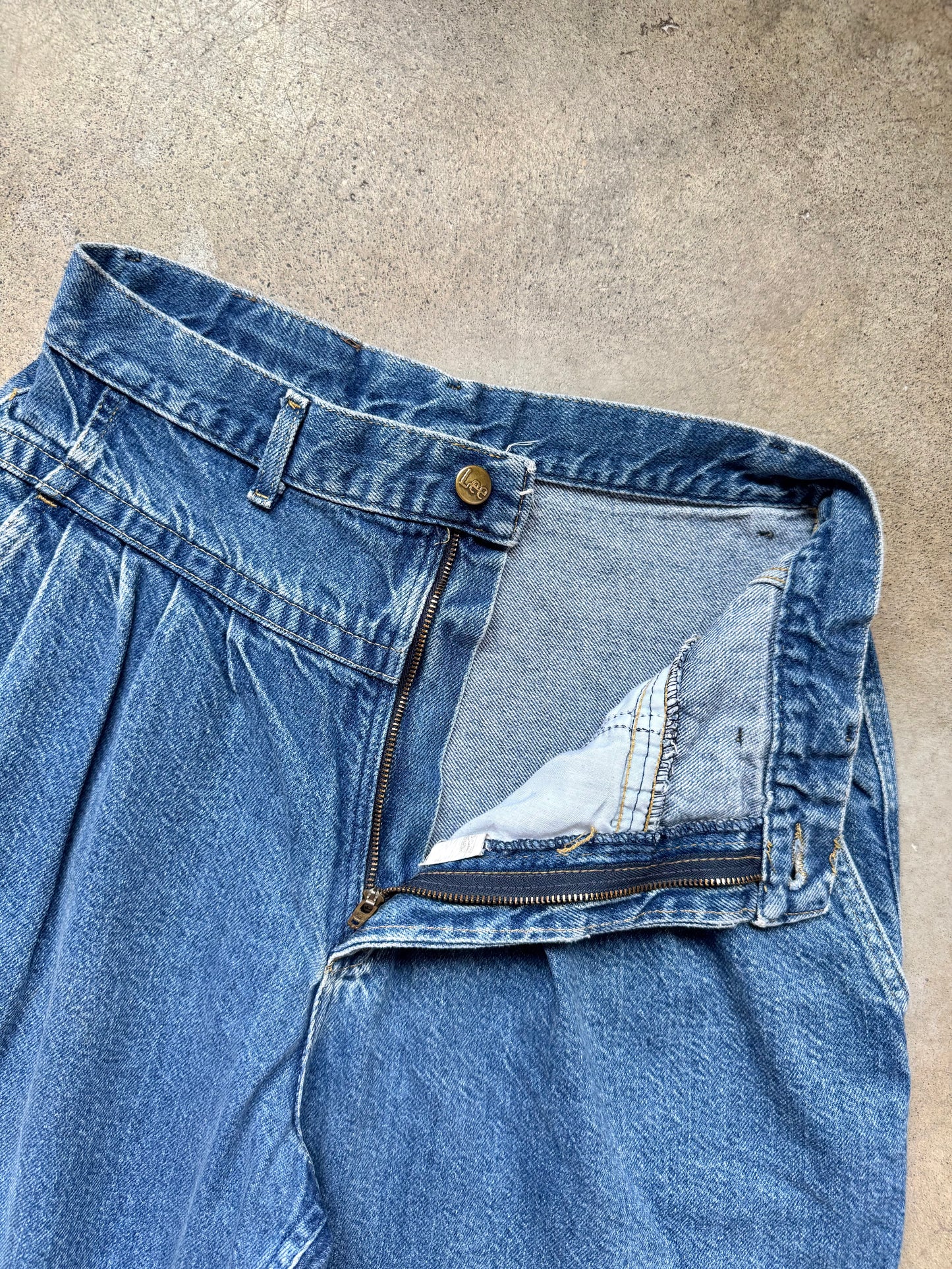 Vintage 1980s Lee High-Waist Pleated Tapered Jeans | Waist 28”