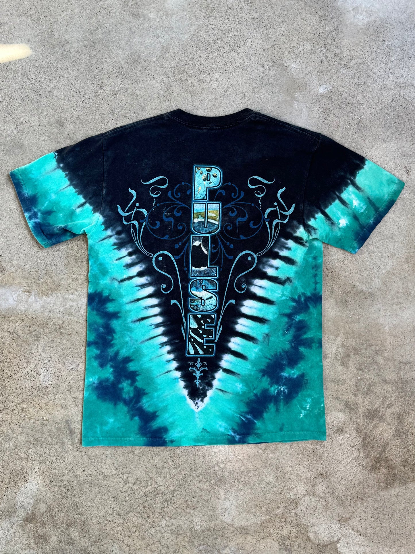 2007 Liquid Blue Pink Floyd “Pulse” Tie-Dye Band Tee | Small
