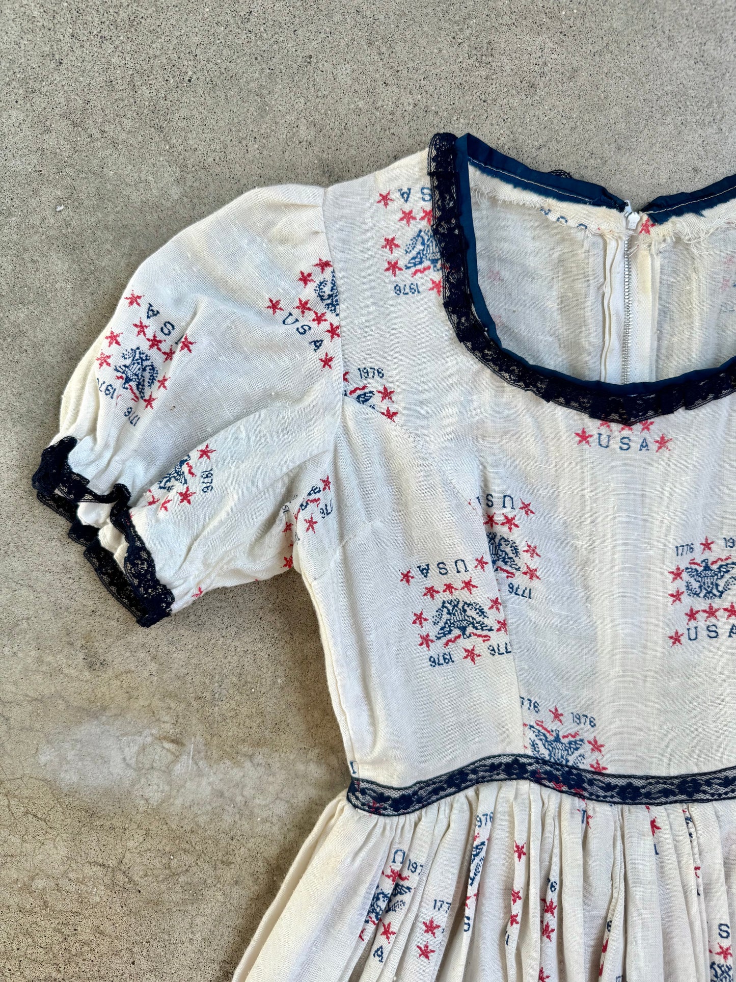 Vintage 1970s USA Bicentennial Pattern Short Sleeve Prairie Dress | Small