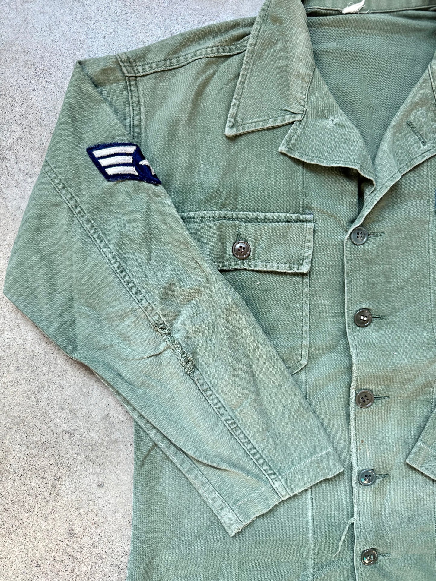 Vintage U.S. Air Force OG-107 Type 1 Sateen Cotton Fatigue Shirt | Medium