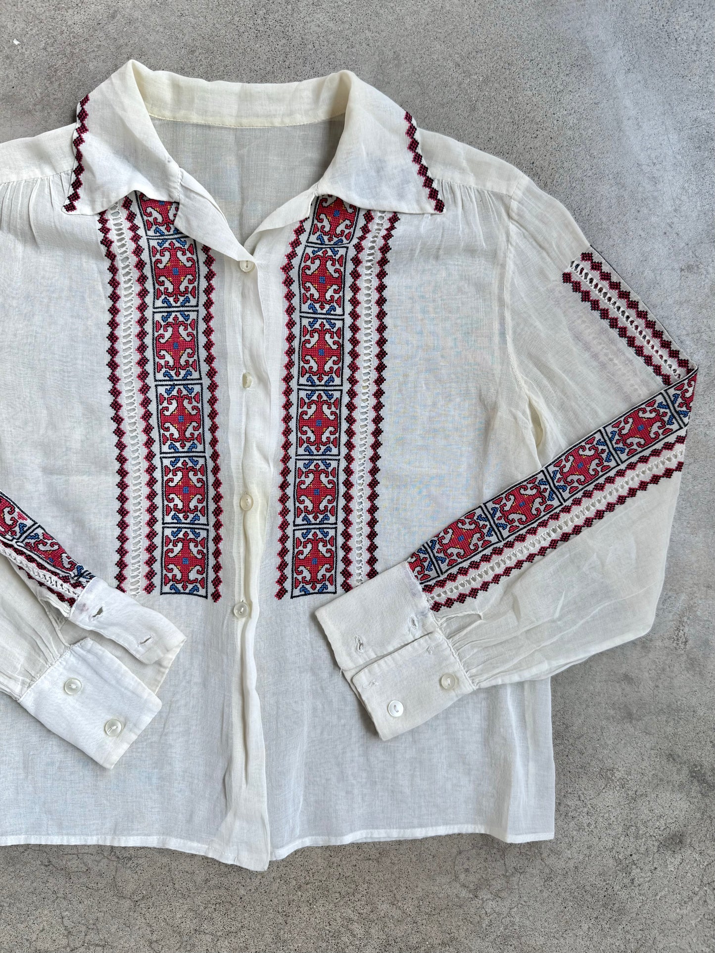 Vintage 1940s/50s White Romanian Folk Embroidered Peasant Blouse | Small