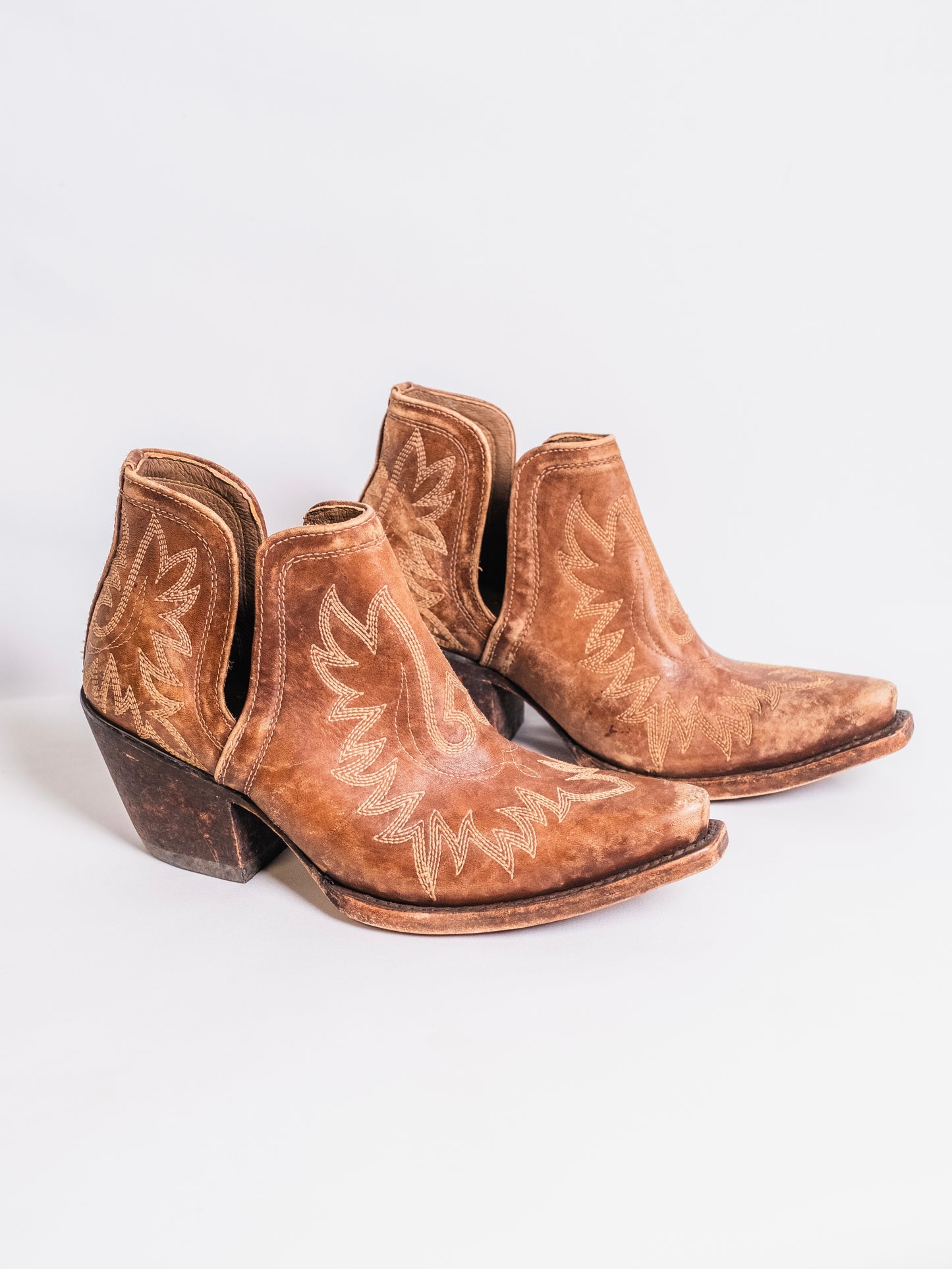 Ariat Dixon Distressed Western Ankle Boots | Women’s 8