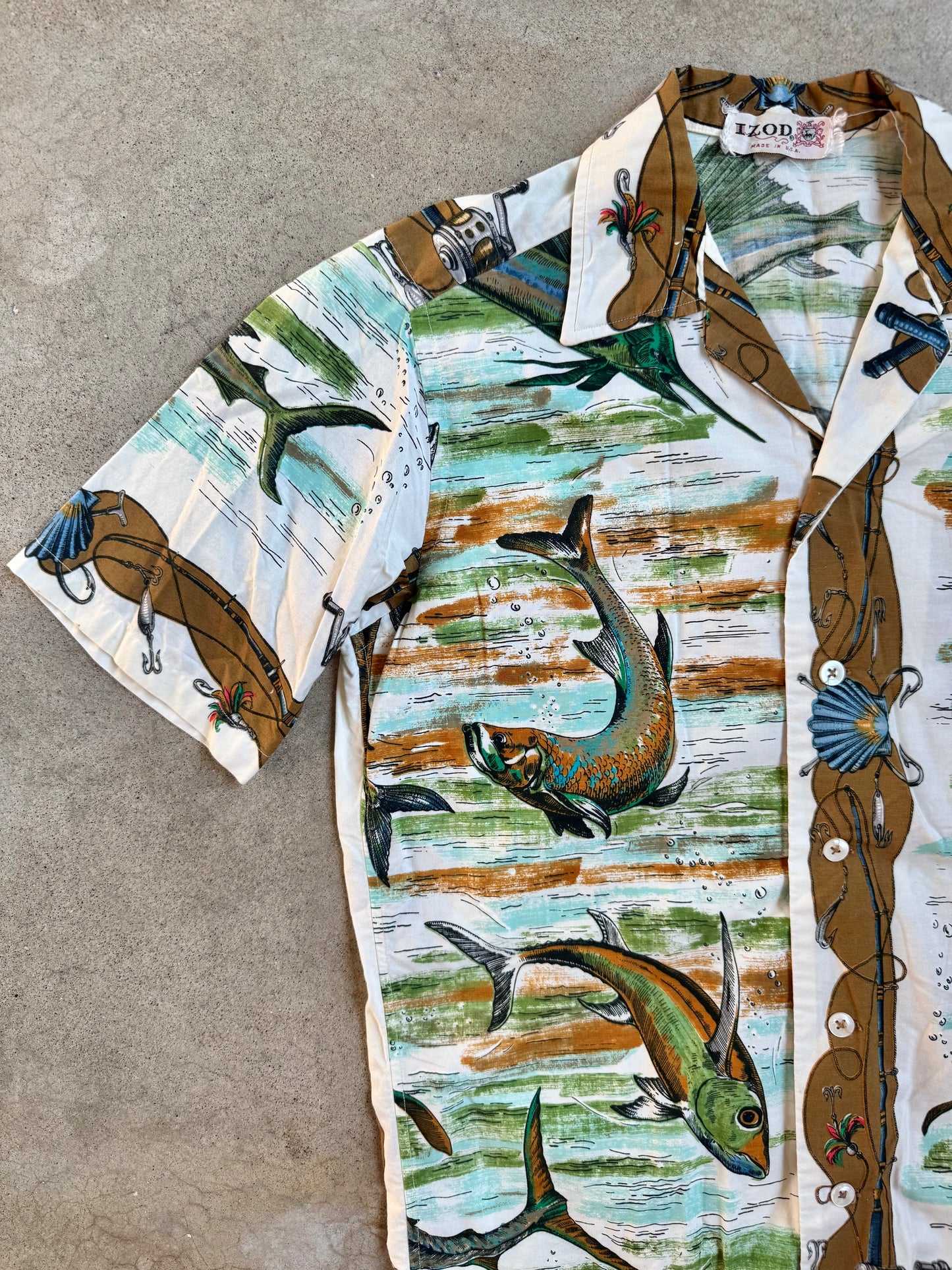 Vintage 1960s Izod Novelty Fishing Print Short Sleeve Camp Shirt | Small