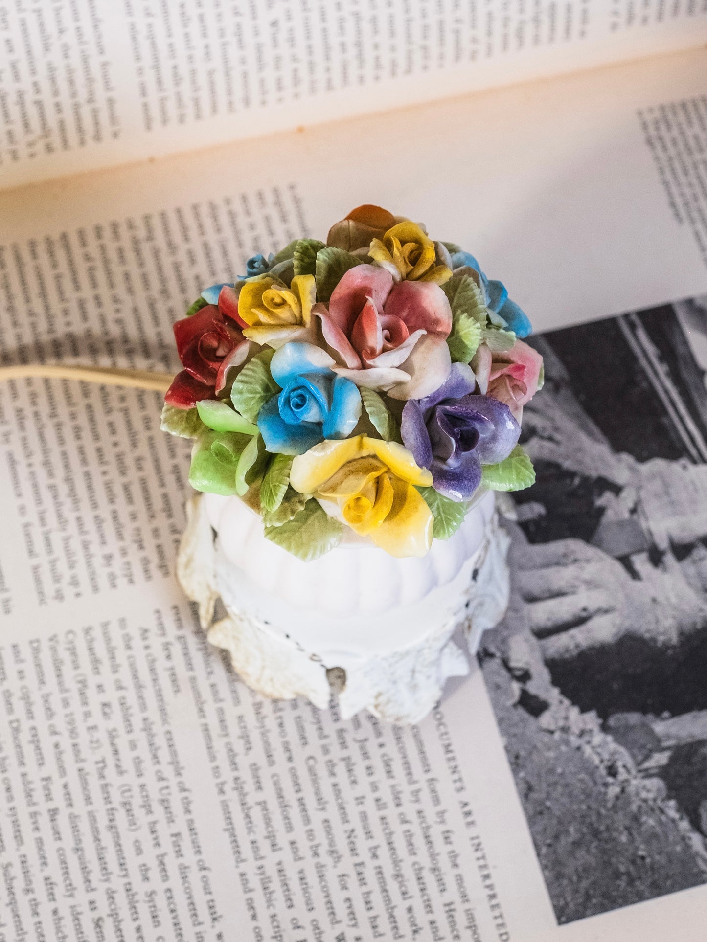 Vintage 1950s Porcelain Floral Bouquet Metal Base Table Lamp