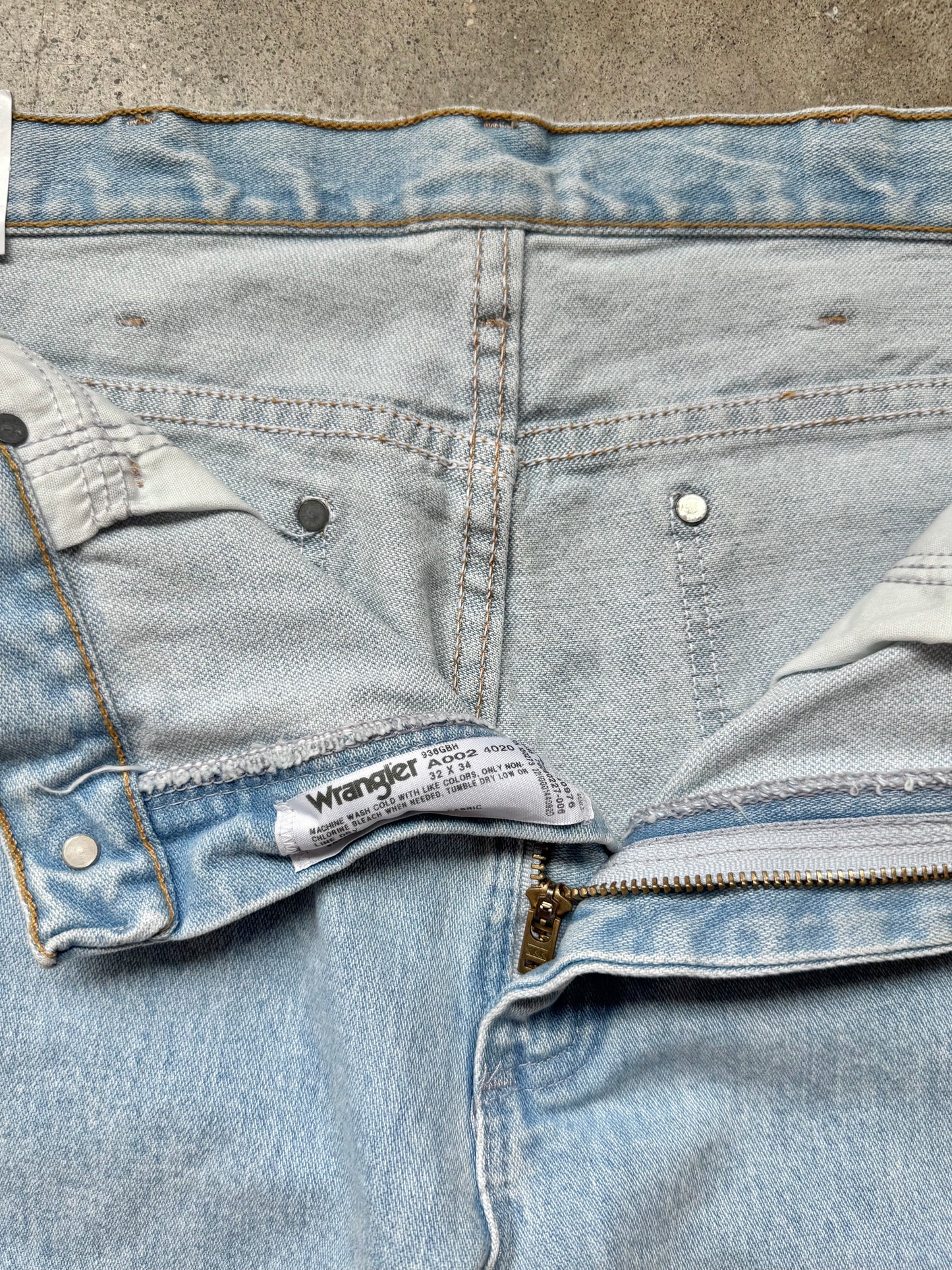 Vintage 1990s Deadstock Wrangler Cowboy Cut Light Wash Jeans | 32x34