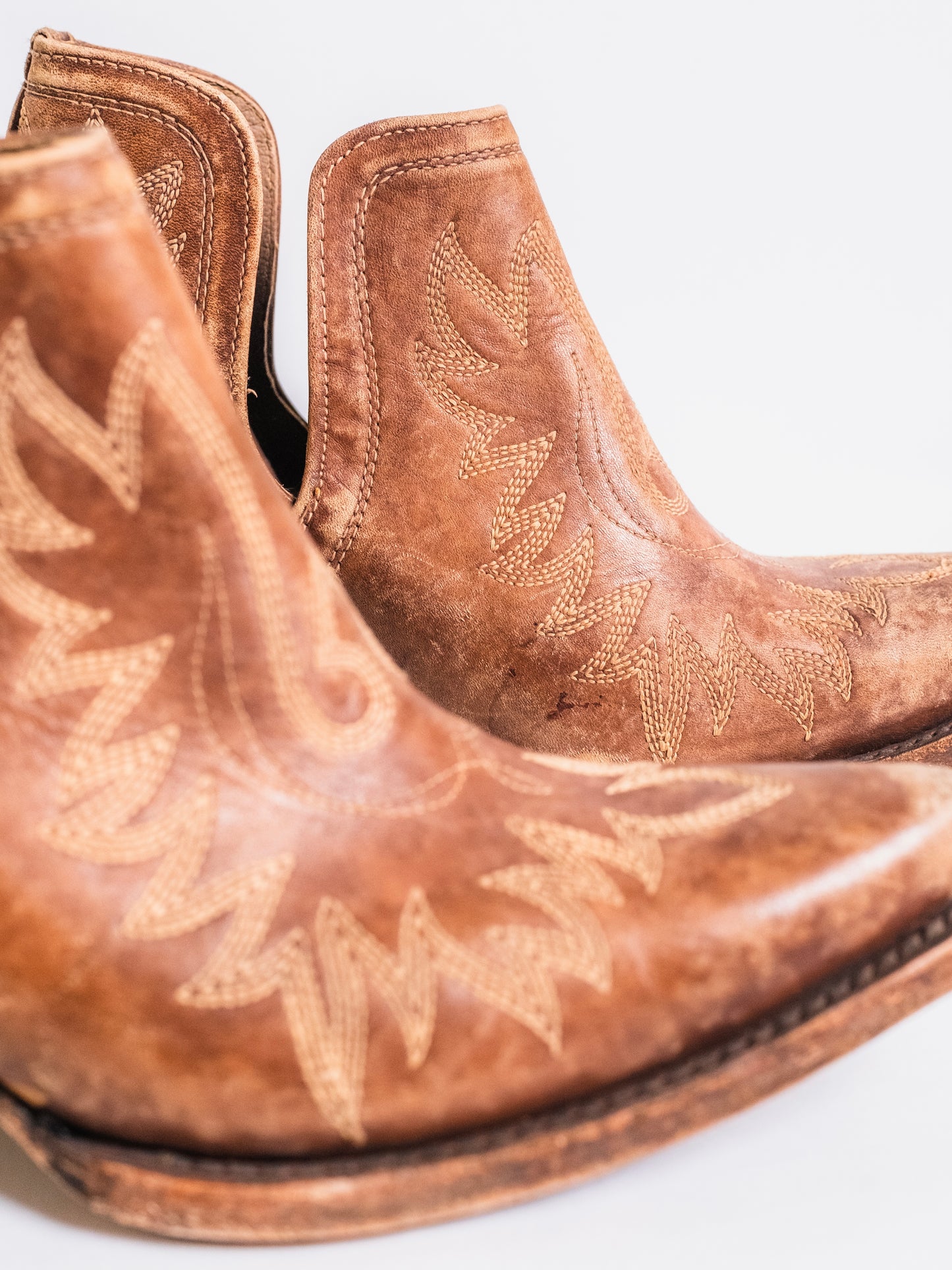 Ariat Dixon Distressed Western Ankle Boots | Women’s 8