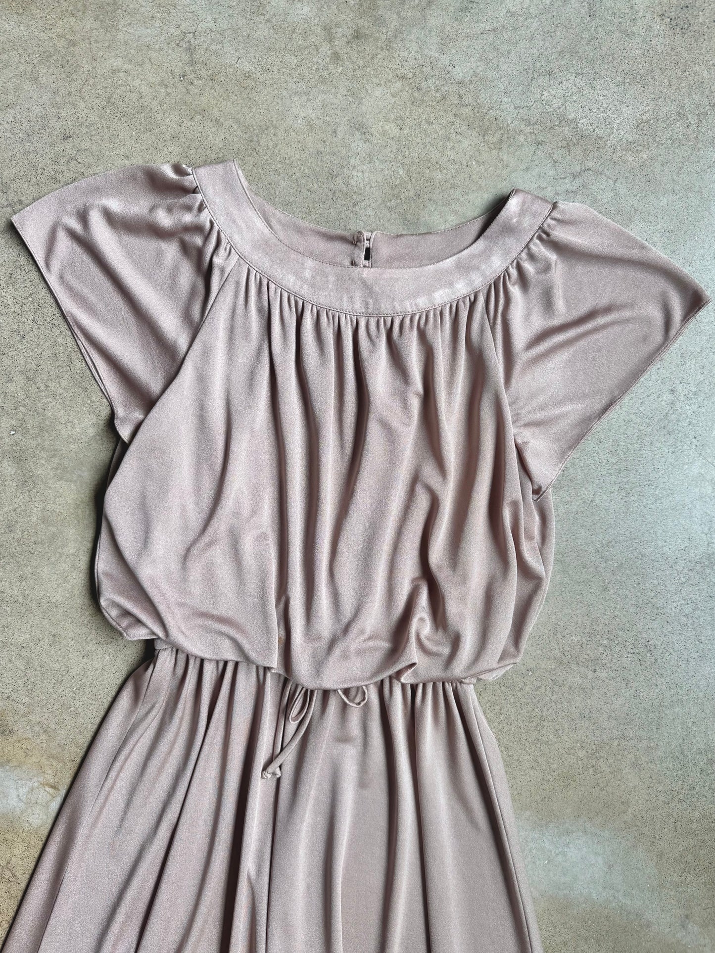 Vintage 1980s Taupe Cinch-Waist Flutter Sleeve Dress | S/M
