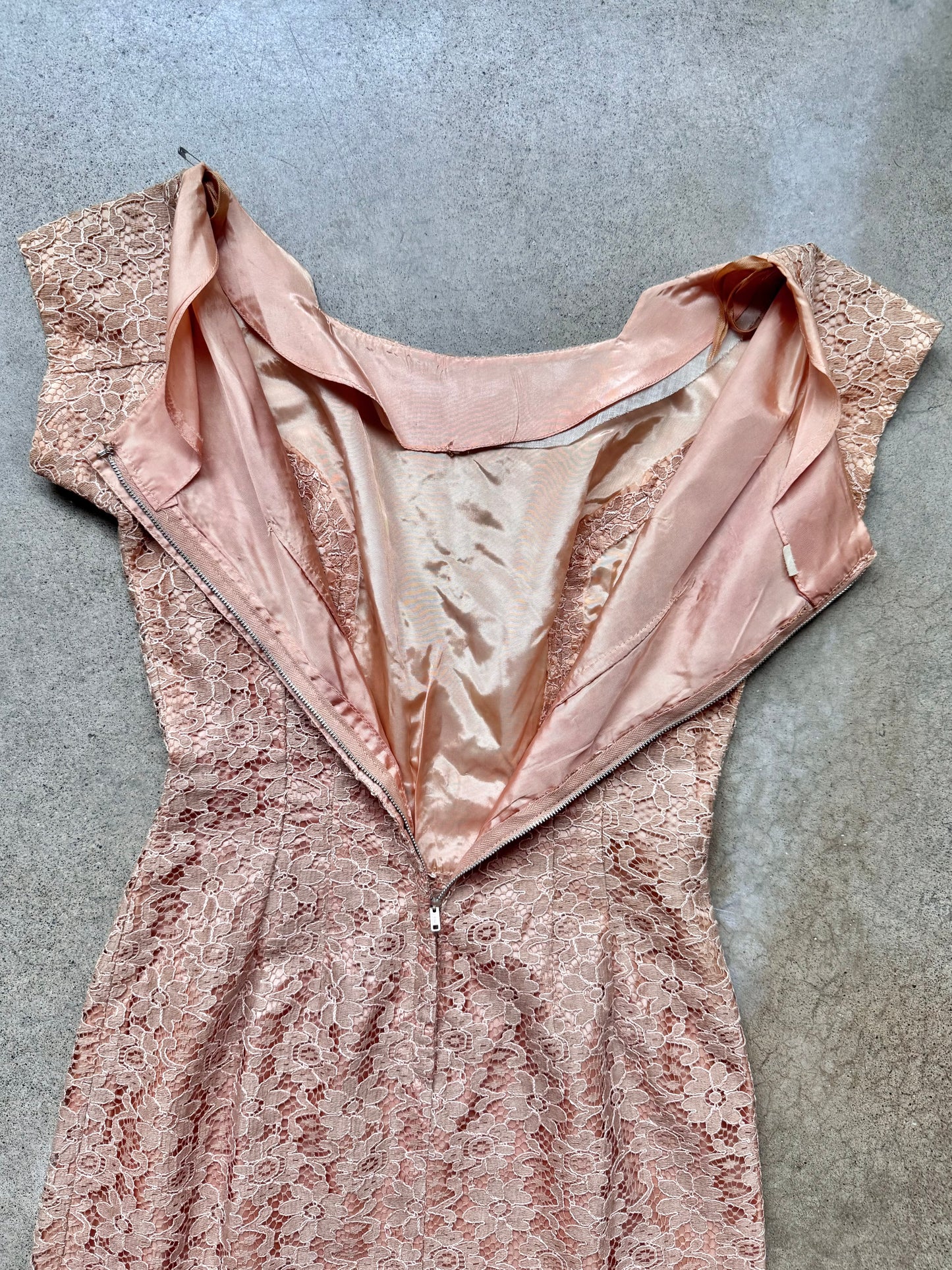 Vintage 1950s Dusty Pink Lace Cocktail Dress | Small