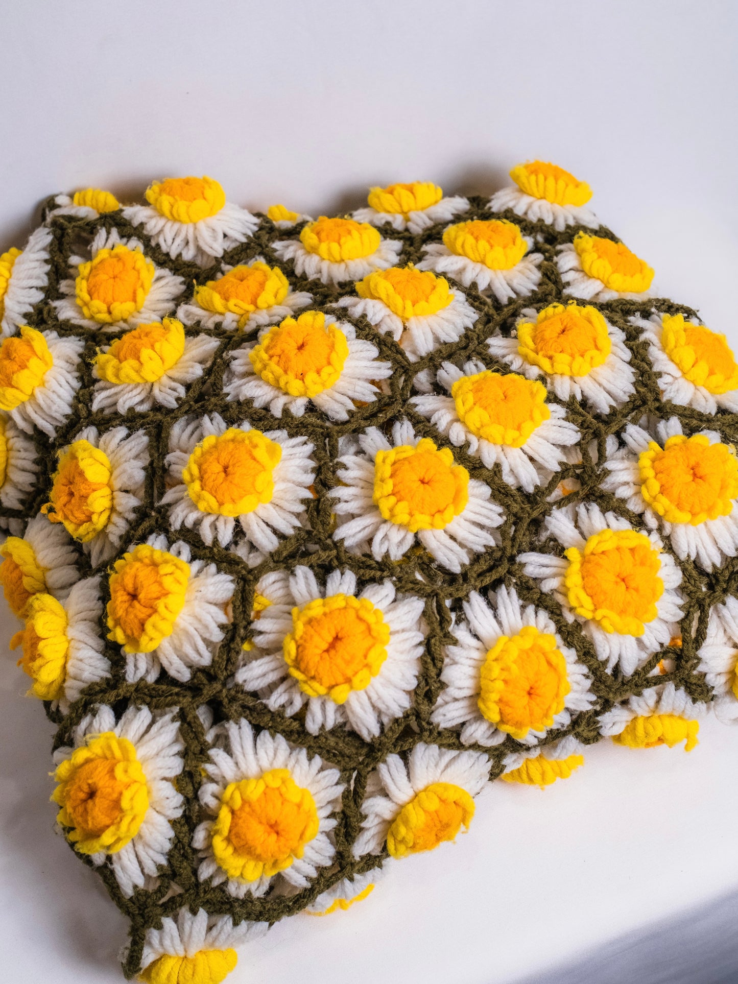 Vintage 1970s Daisy Flower Chain Afghan Throw Blanket