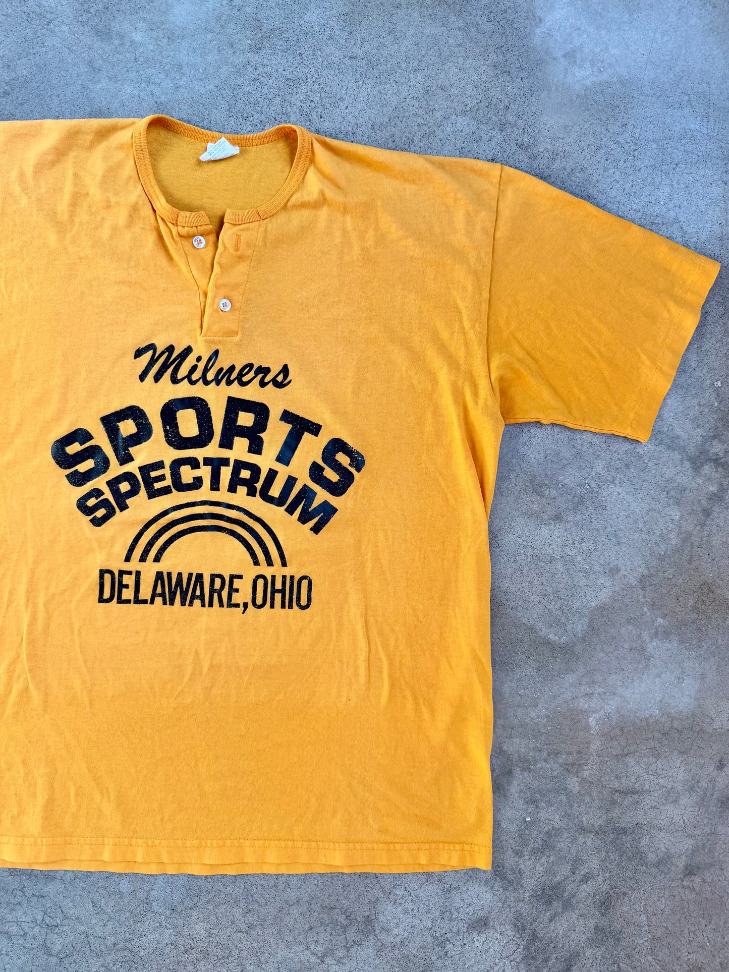 Vintage 1990s Milners Sports Spectrum Delaware, OH Henley Graphic Tee | XL