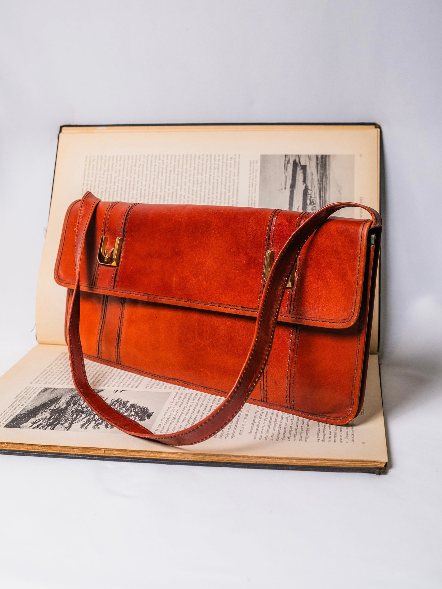 Vintage 1960s Brown Leather Messenger Shoulder Bag