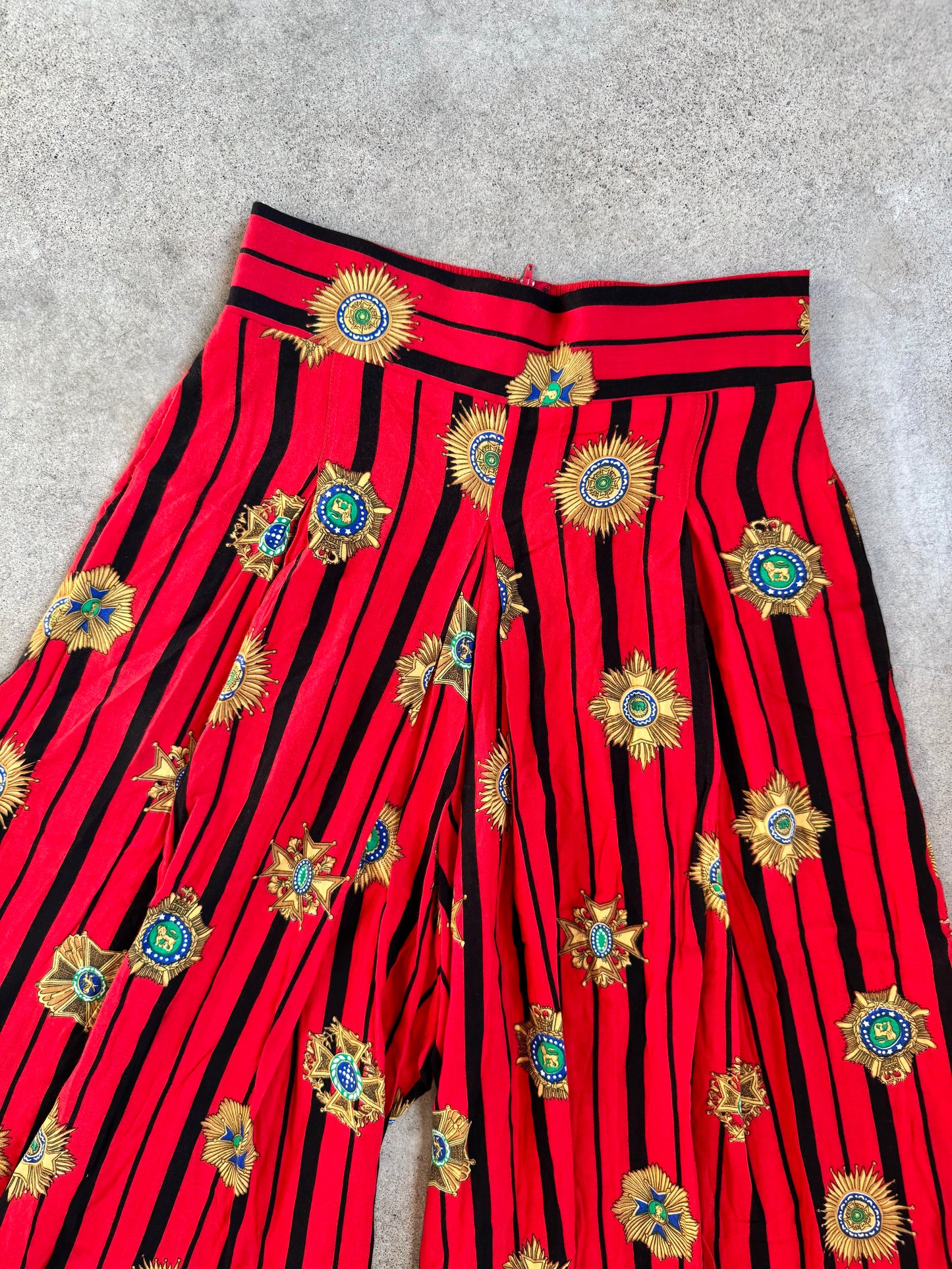 Vintage 1980s Red & Gold Heraldic Pattern Cropped Palazzo Pants | Medium