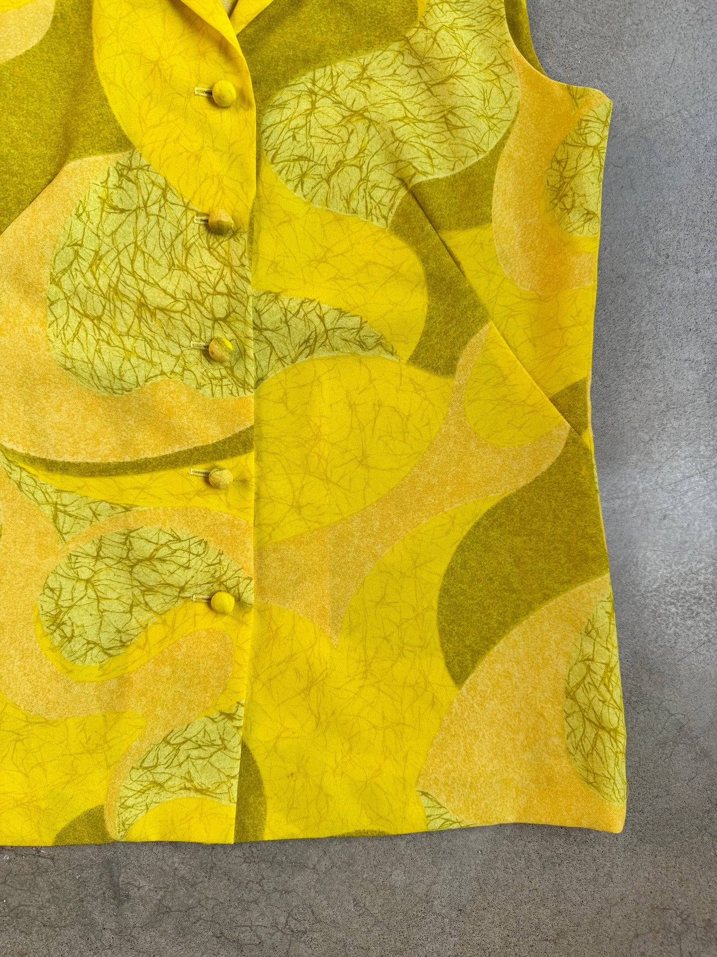 Vintage 1960s Andrade of Hawaii Yellow Printed Sleeveless Blouse | Large