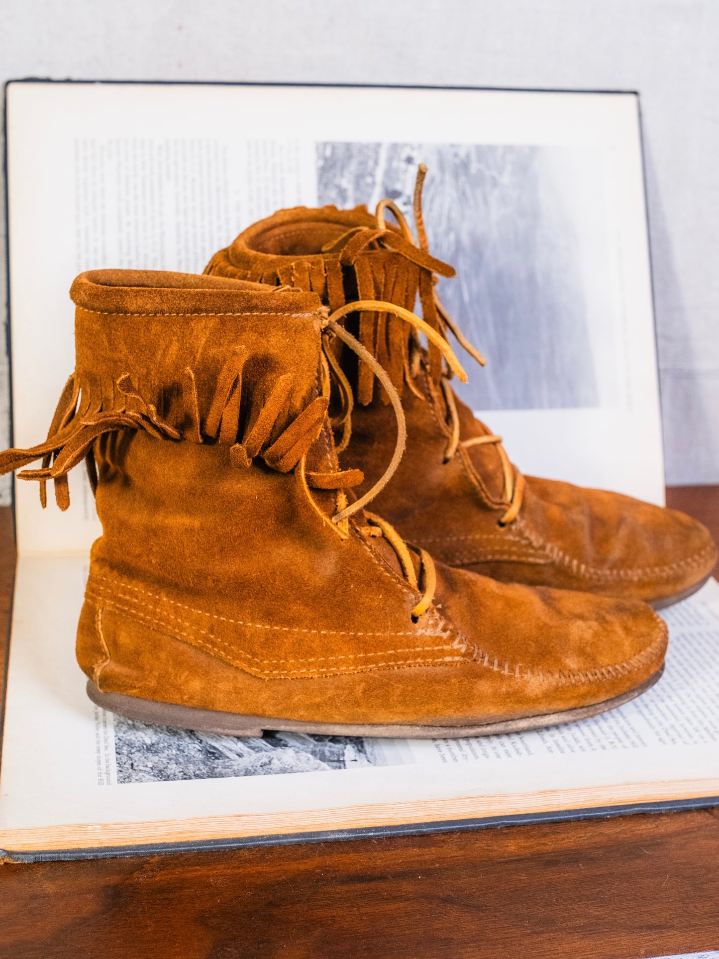 Vintage 1970s Minnetonka Moccasins Brown Suede Fringe Ankle Boots | Women’s 9