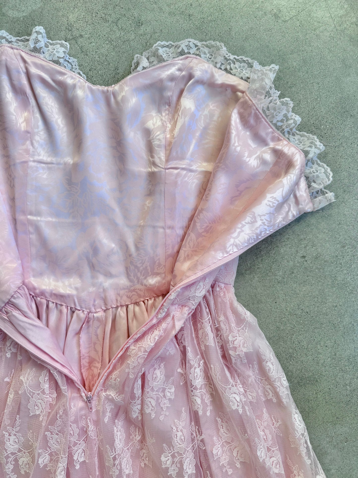 Vintage 1980s Pink Floral Lace Strapless Prom Dress | Small