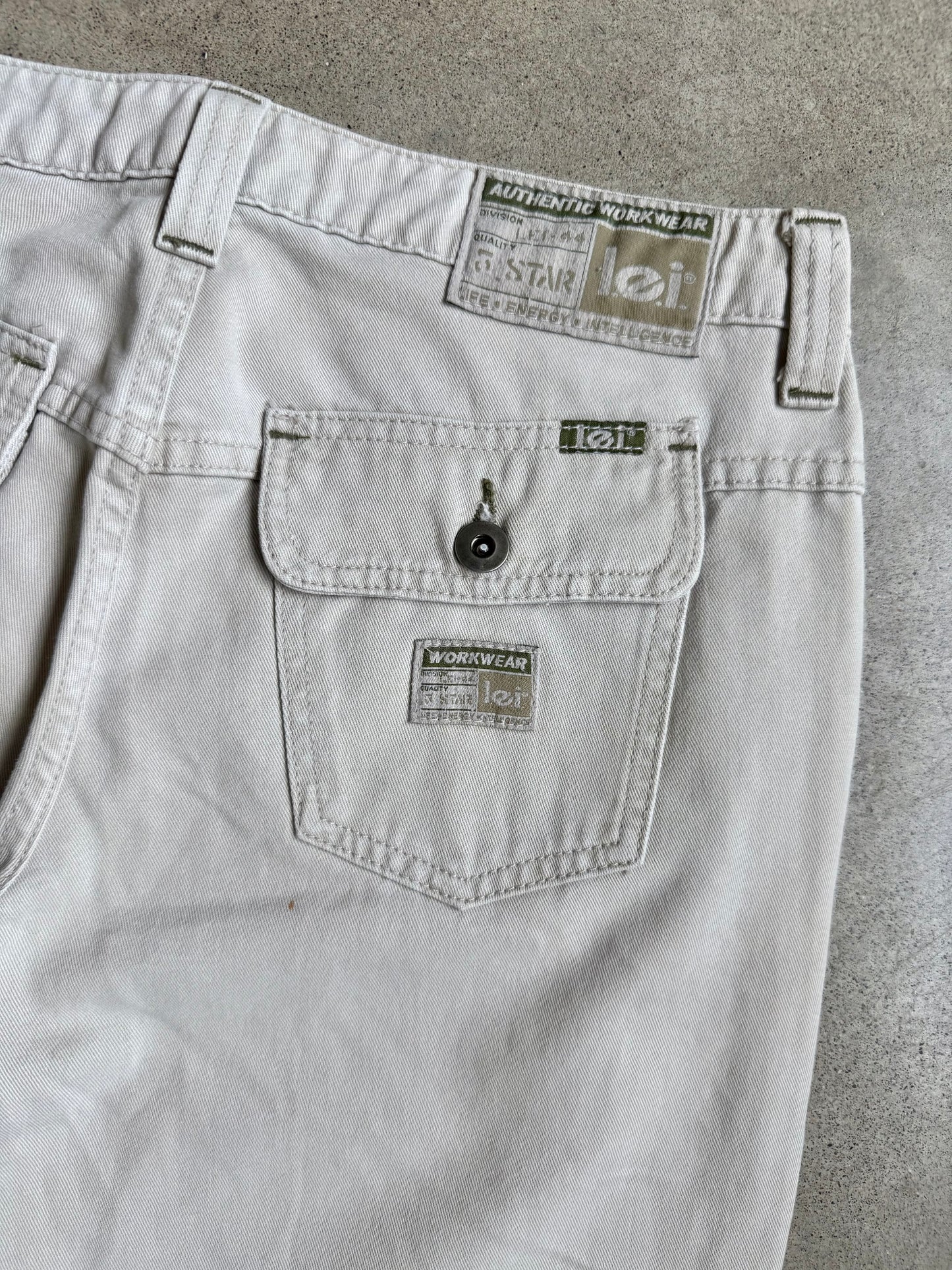 2000s L.E.I. Khaki Low-Rise Flared Pants | S/M