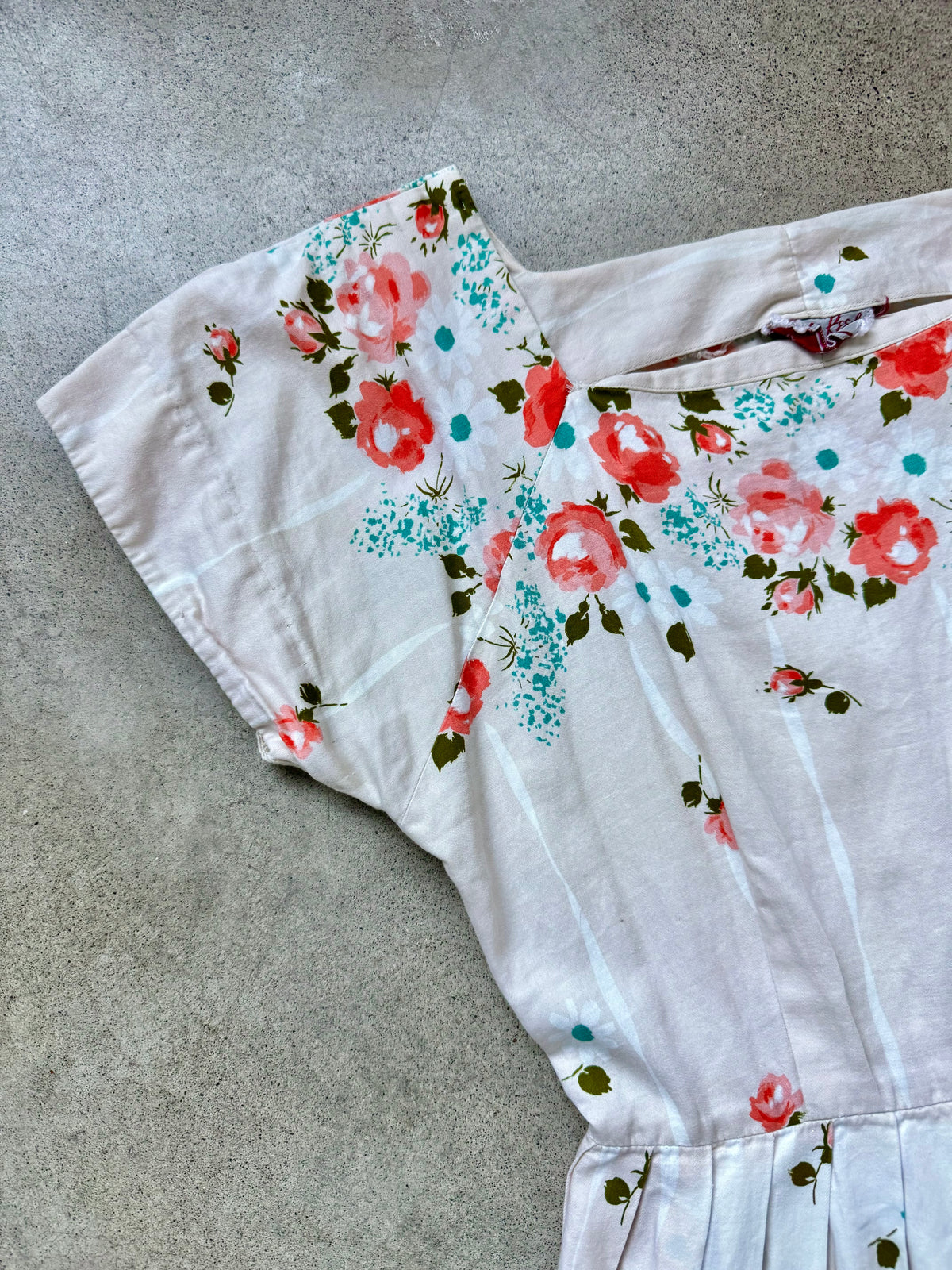Vintage 1950s Hope Reed Peach Floral Print Short Sleeve Pleated Dress | Small