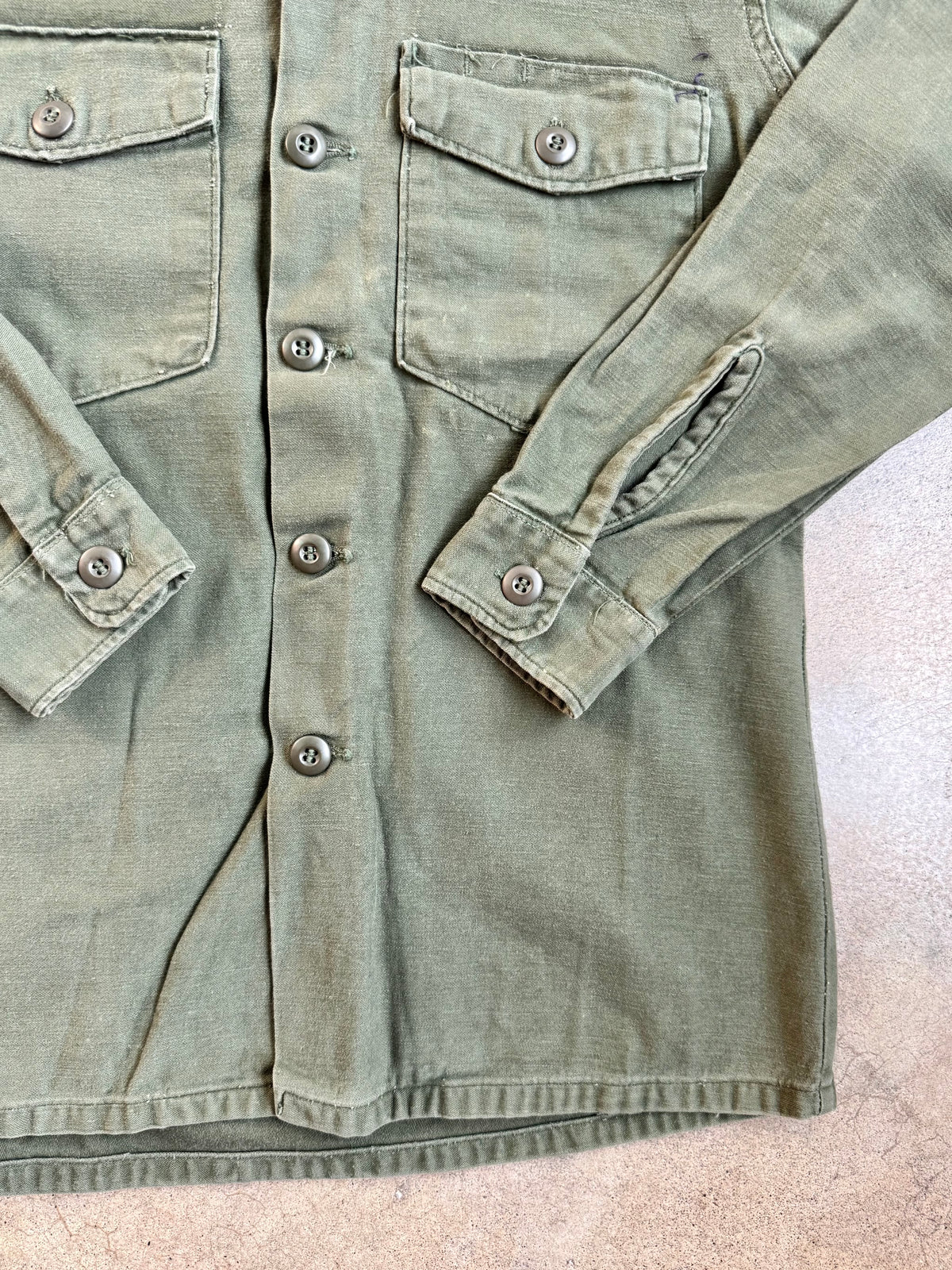 Vintage Vietnam Era Military OG-107 Cotton Sateen Fatigue Shirt | Small