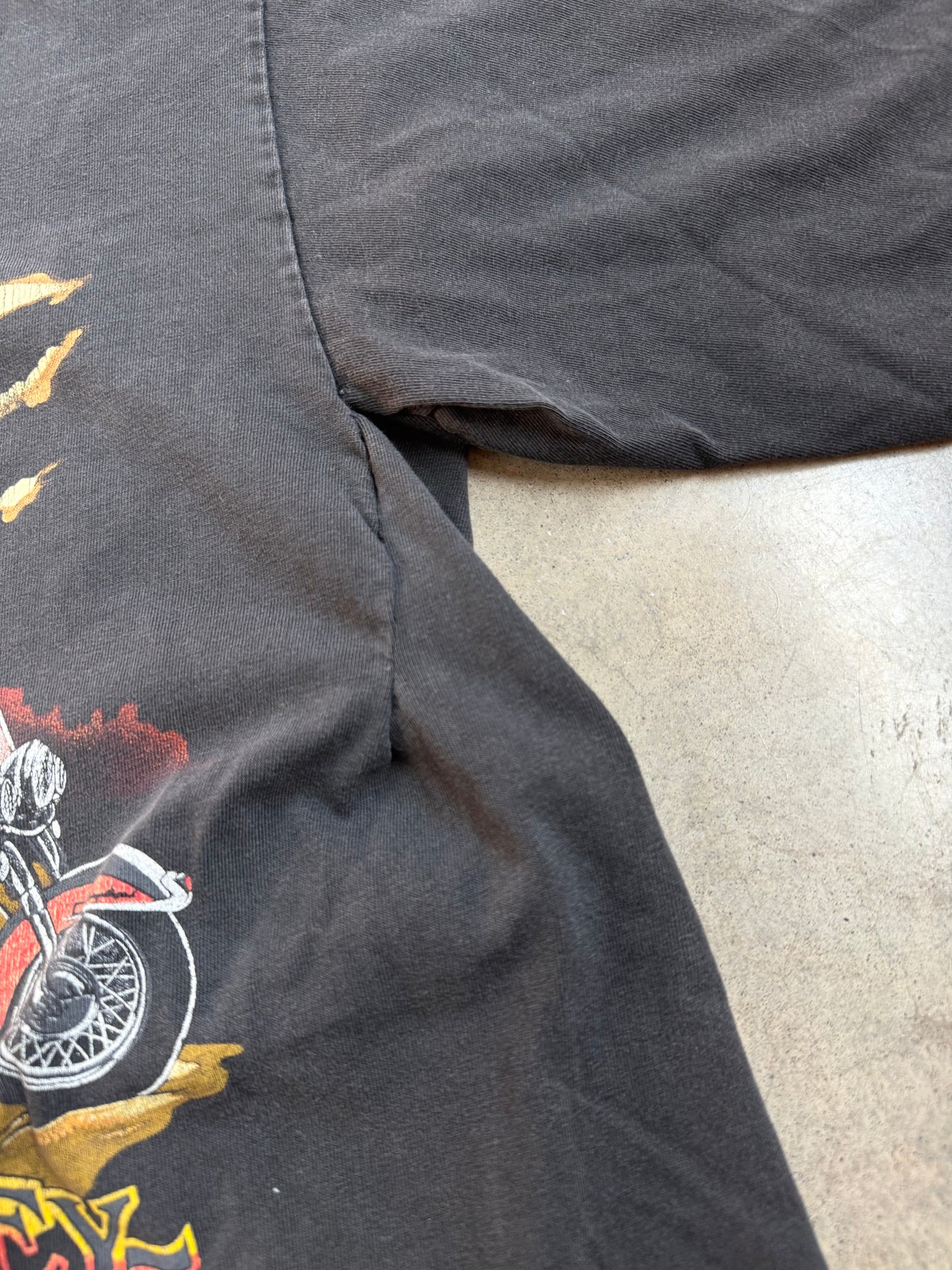 Vintage 1990s Harley Davidson Cow Skull & Rattlesnake Graphic Tee | Large