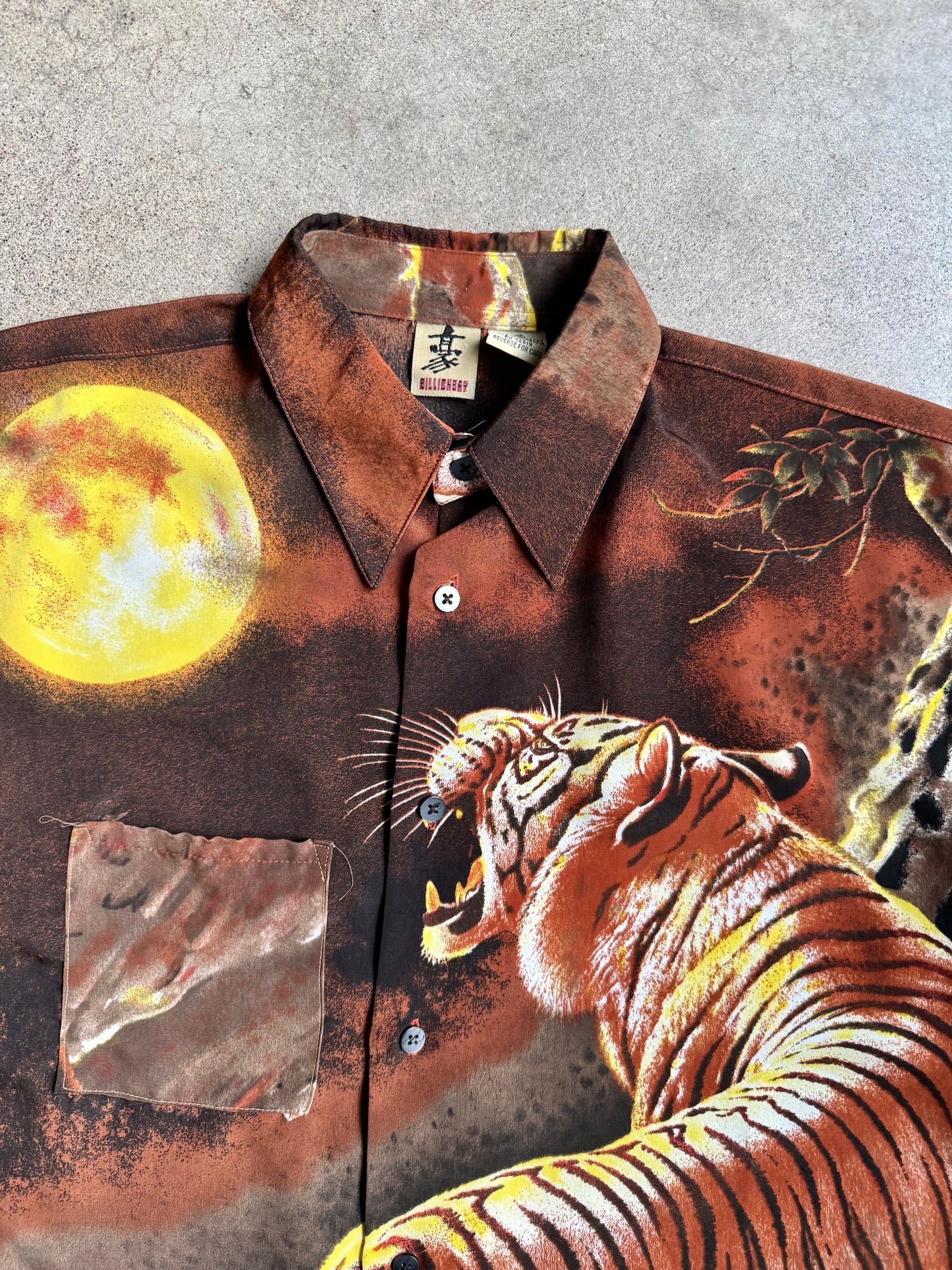 2000s Billion Bay Tiger Print Short Sleeve Button-Up Shirt | Small