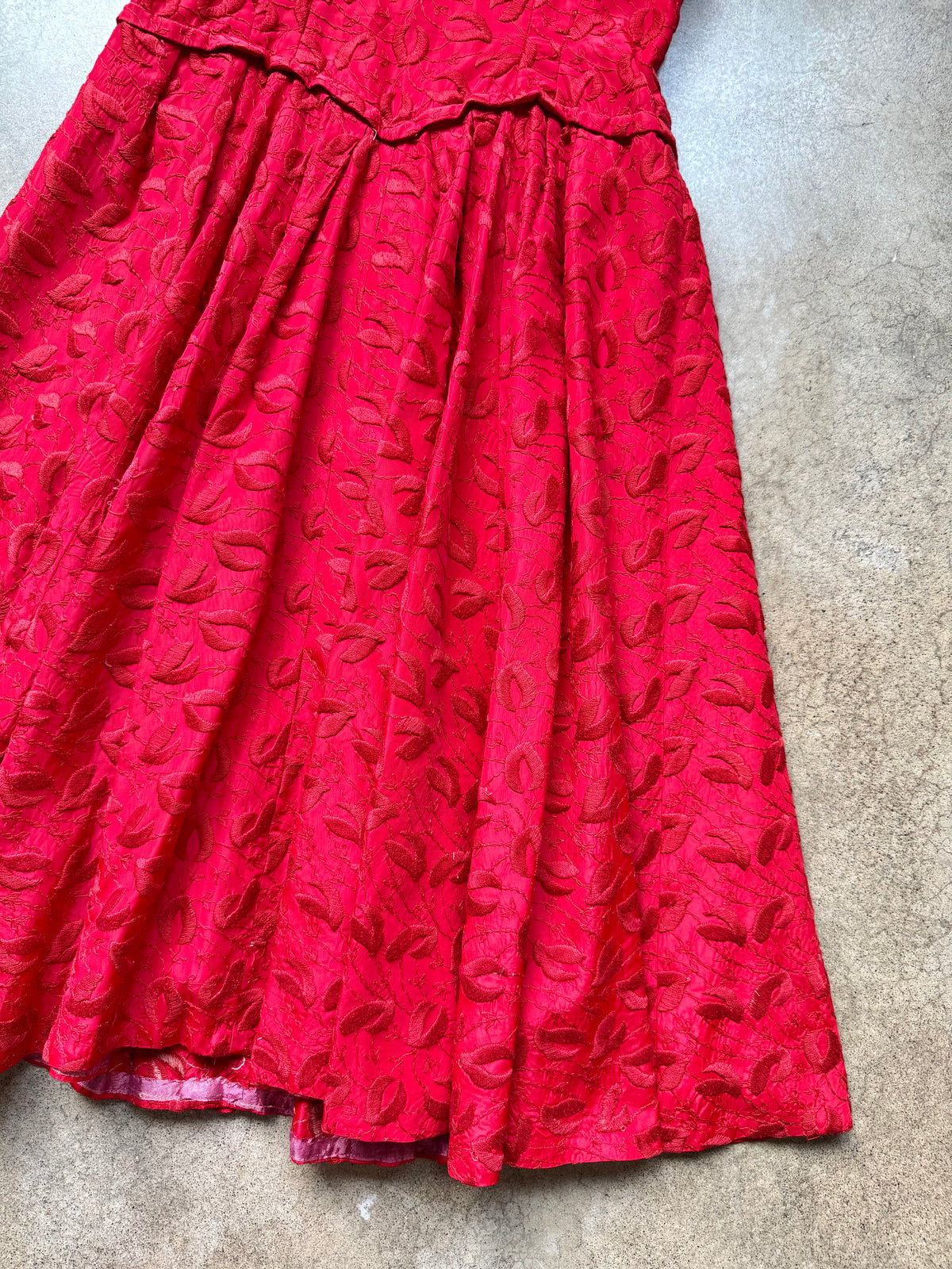 Vintage 1950s Red Leaf Embroidered Short Sleeve Swing Dress | Small