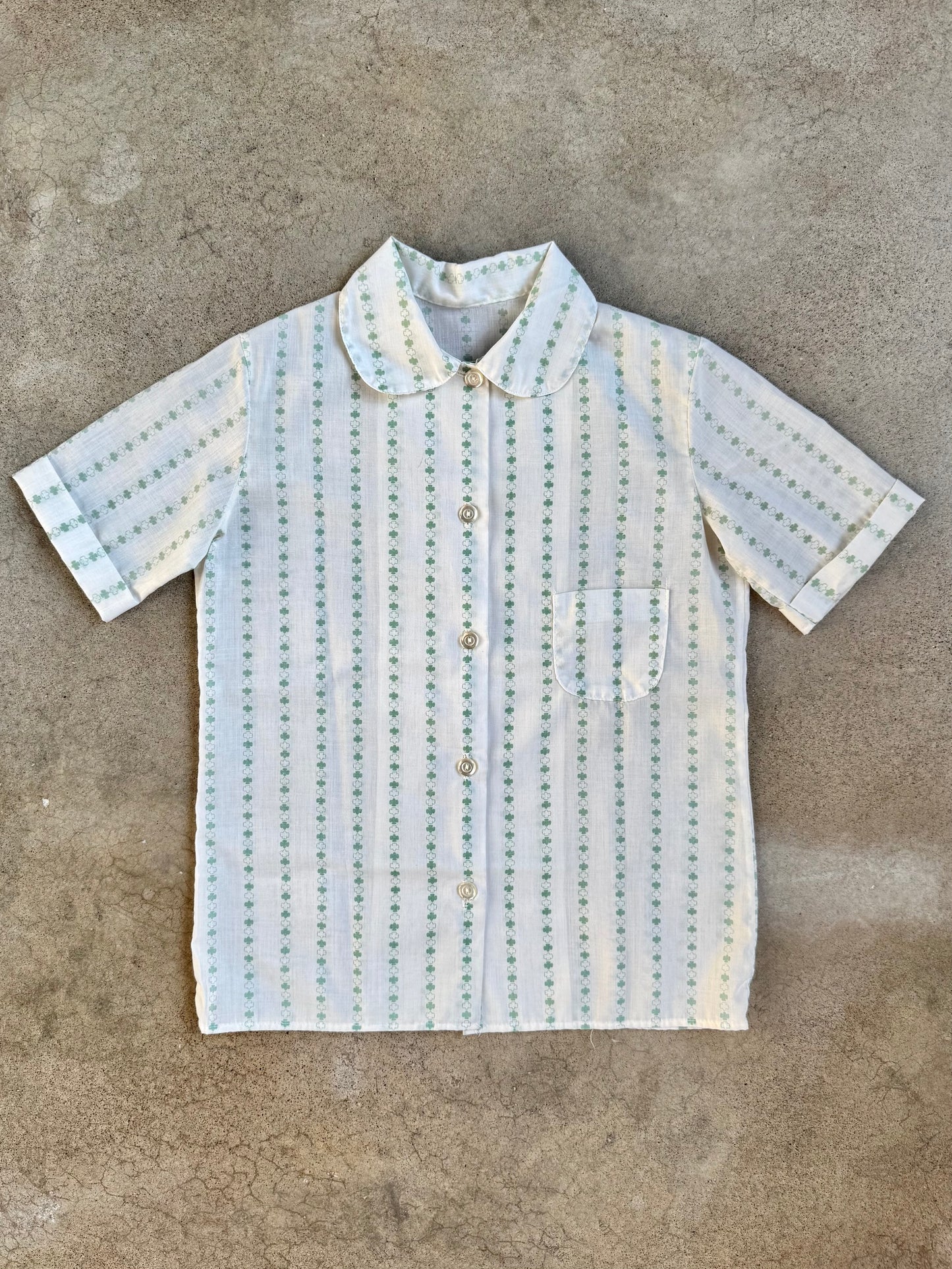Vintage 1970s Girl Scout White & Green Trefoil Pattern Short Sleeve Shirt | XS