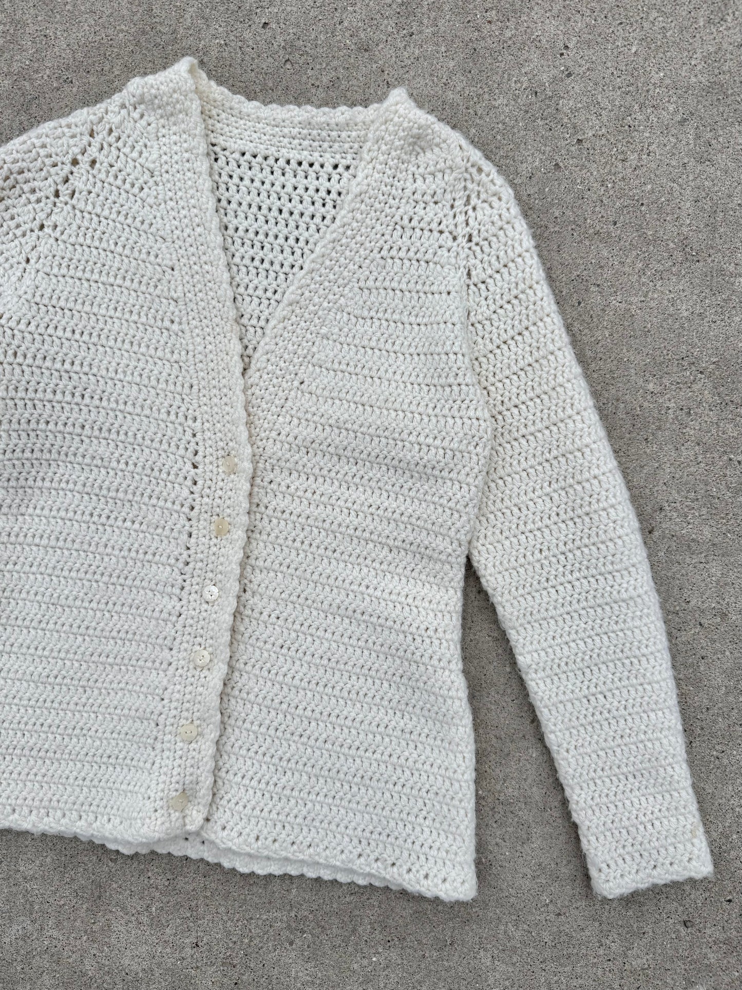 Vintage 1960s Handmade Crochet Ivory Cardigan | XS/S
