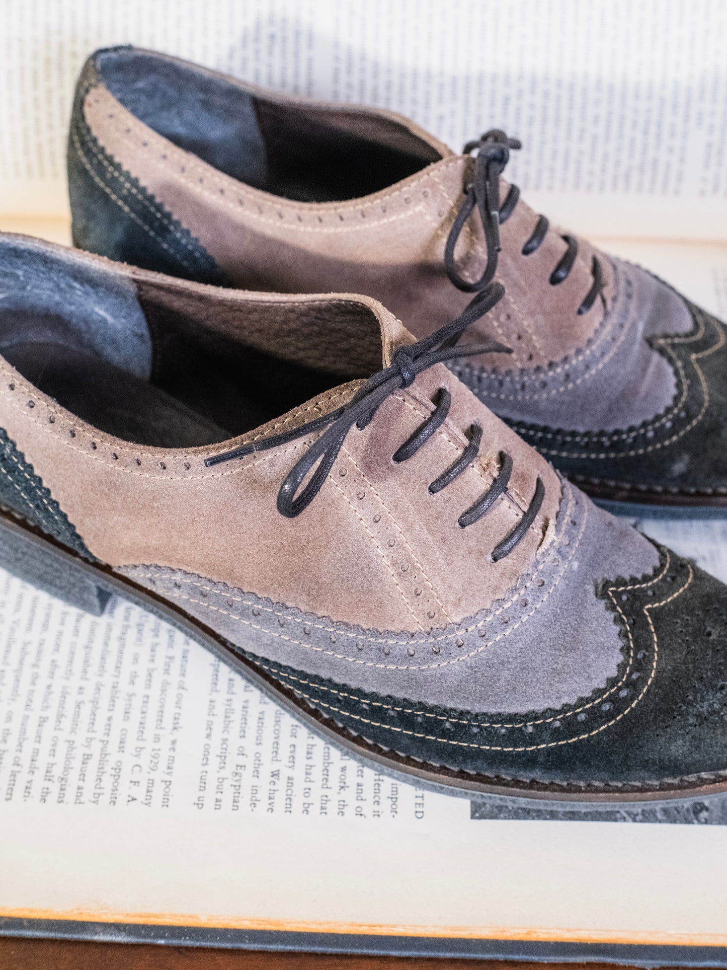 Vintage 1980s Jean Thomas Black & Grey Suede Wingtip Oxford Shoes | 40